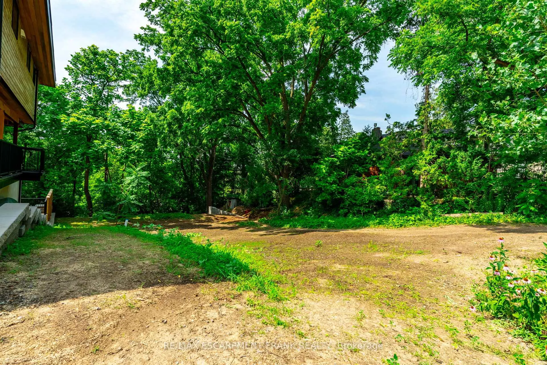 Photo 11 of 98 Alma Street, Hamilton, Cootes Paradise — HOMEH