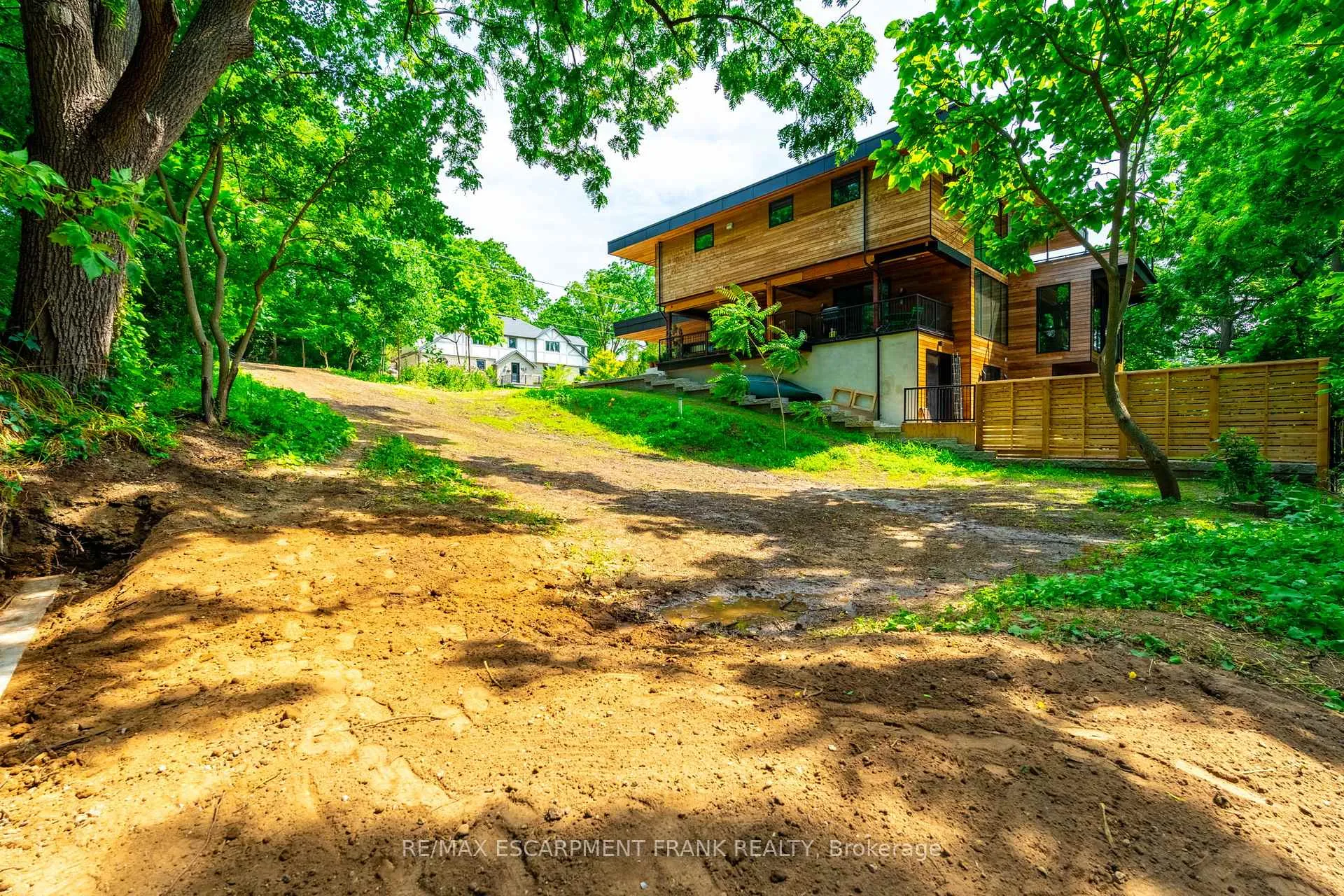 Photo 12 of 98 Alma Street, Hamilton, Cootes Paradise — HOMEH
