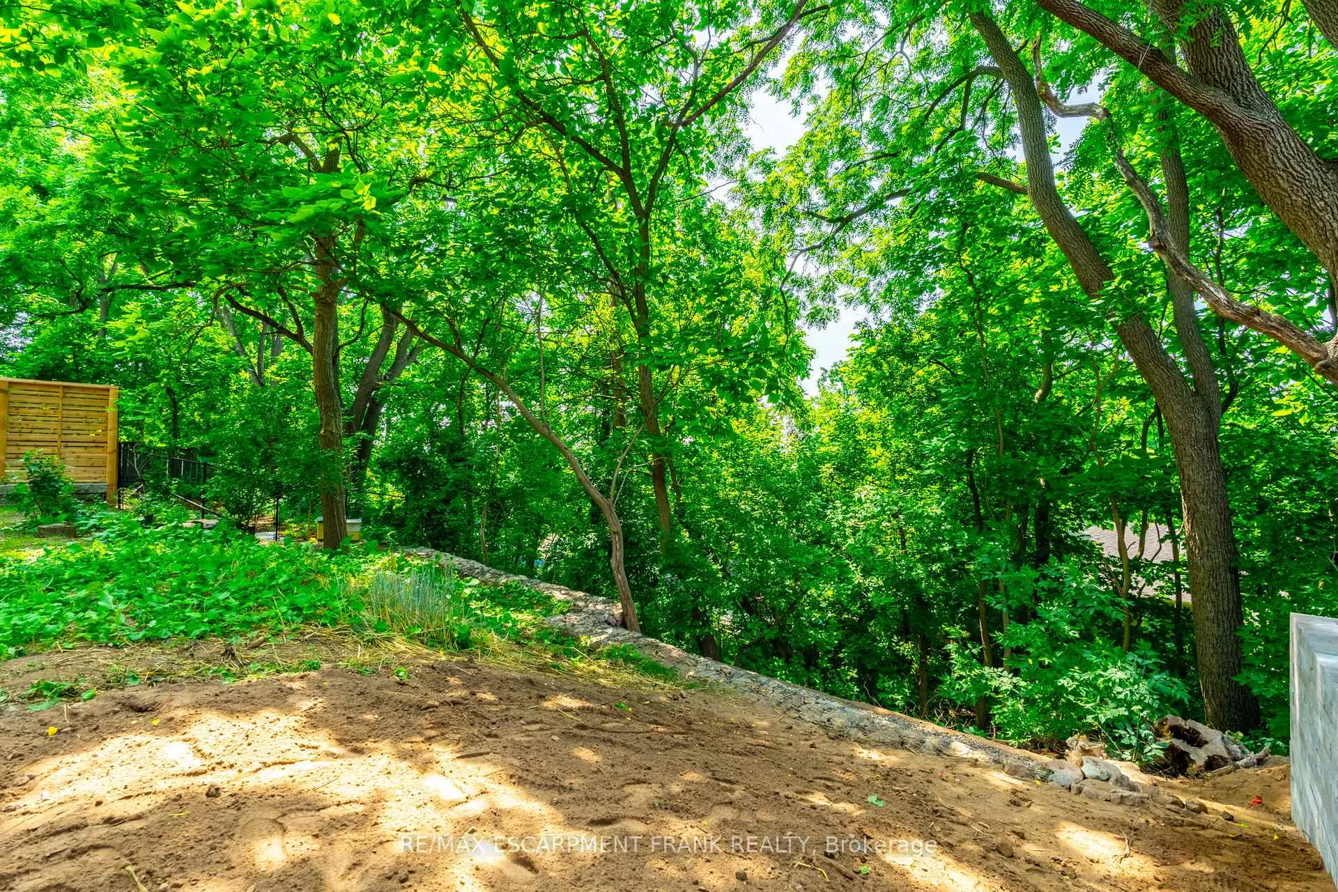 Photo 15 of 98 Alma Street, Hamilton, Cootes Paradise — HOMEH