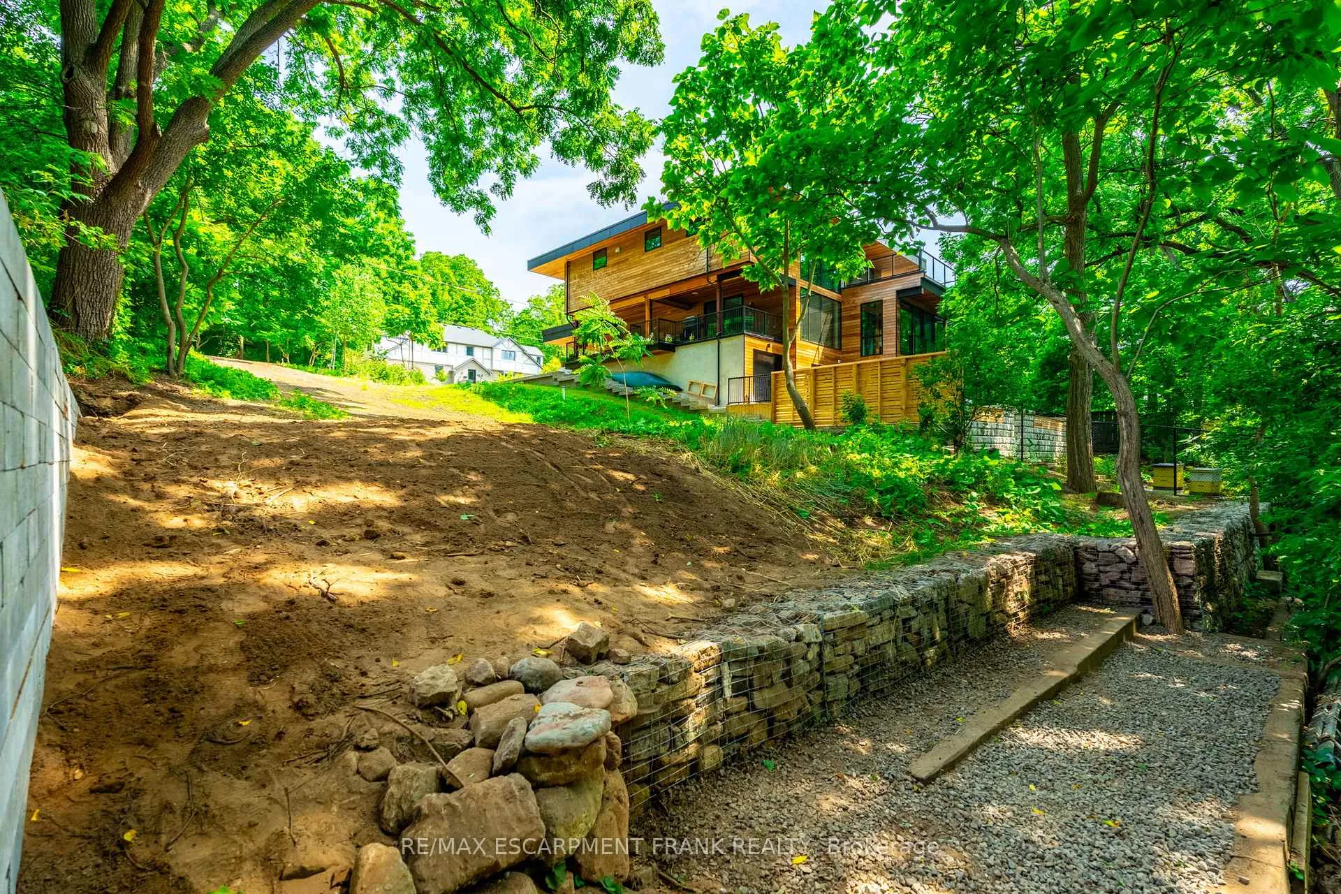 Photo 16 of 98 Alma Street, Hamilton, Cootes Paradise — HOMEH