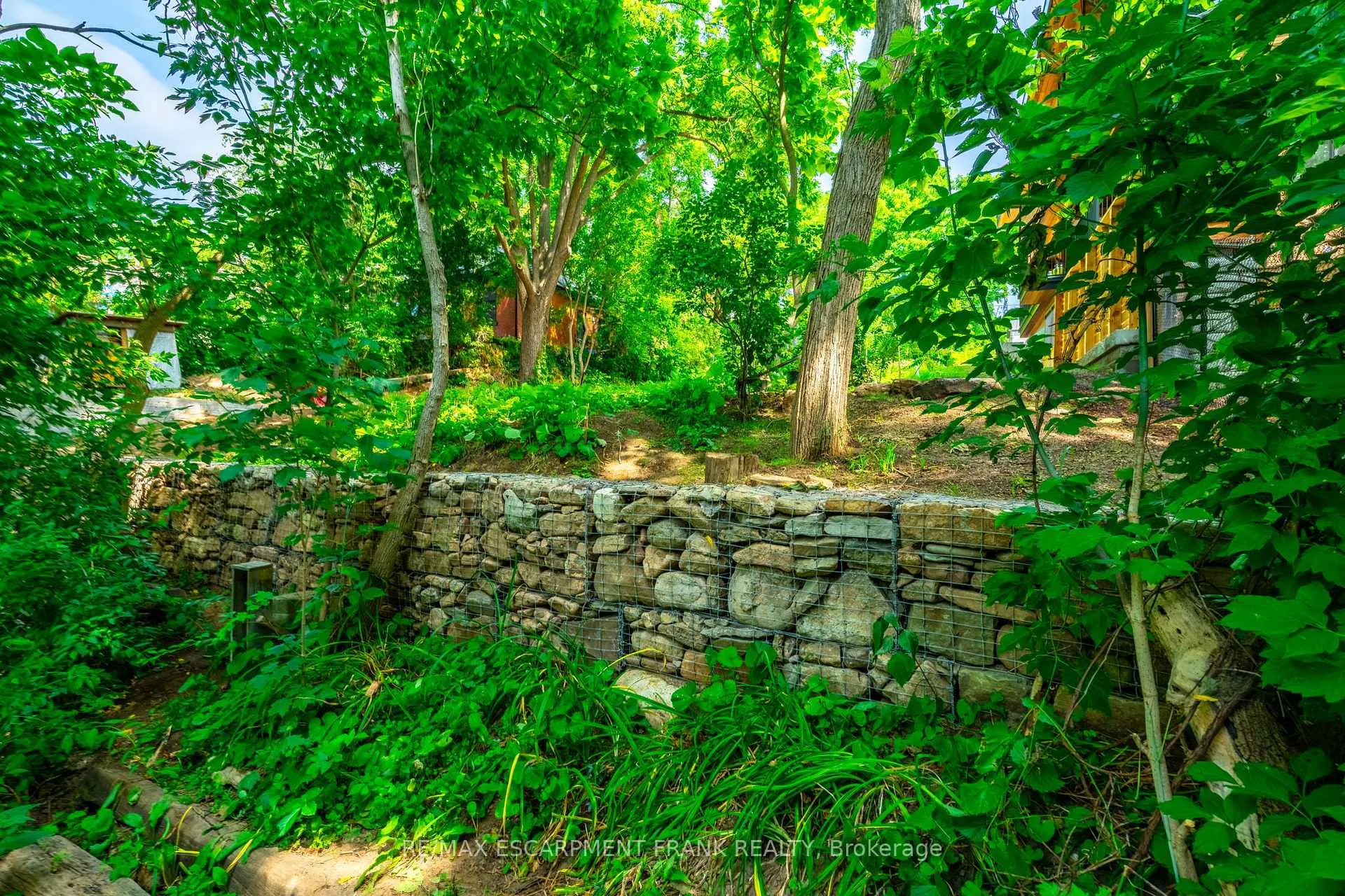 Photo 18 of 98 Alma Street, Hamilton, Cootes Paradise — HOMEH