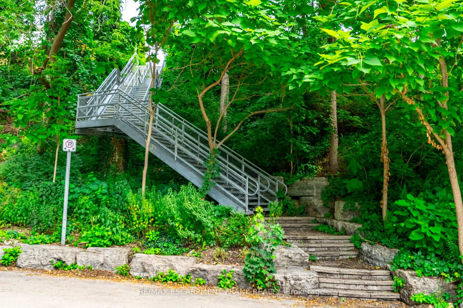Photo 19 of 98 Alma Street, Hamilton, Cootes Paradise — HOMEH
