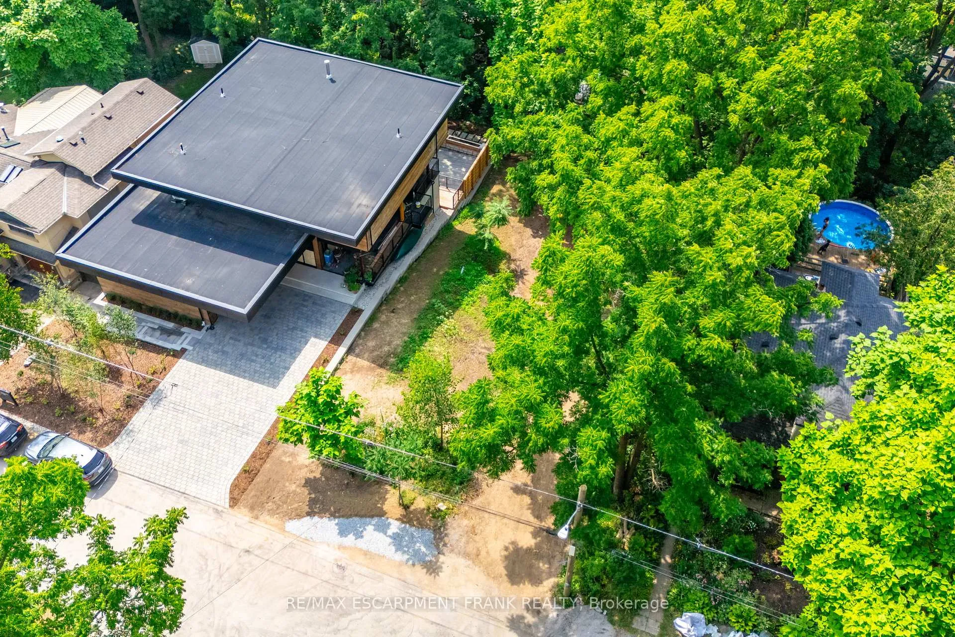 Photo 22 of 98 Alma Street, Hamilton, Cootes Paradise — HOMEH