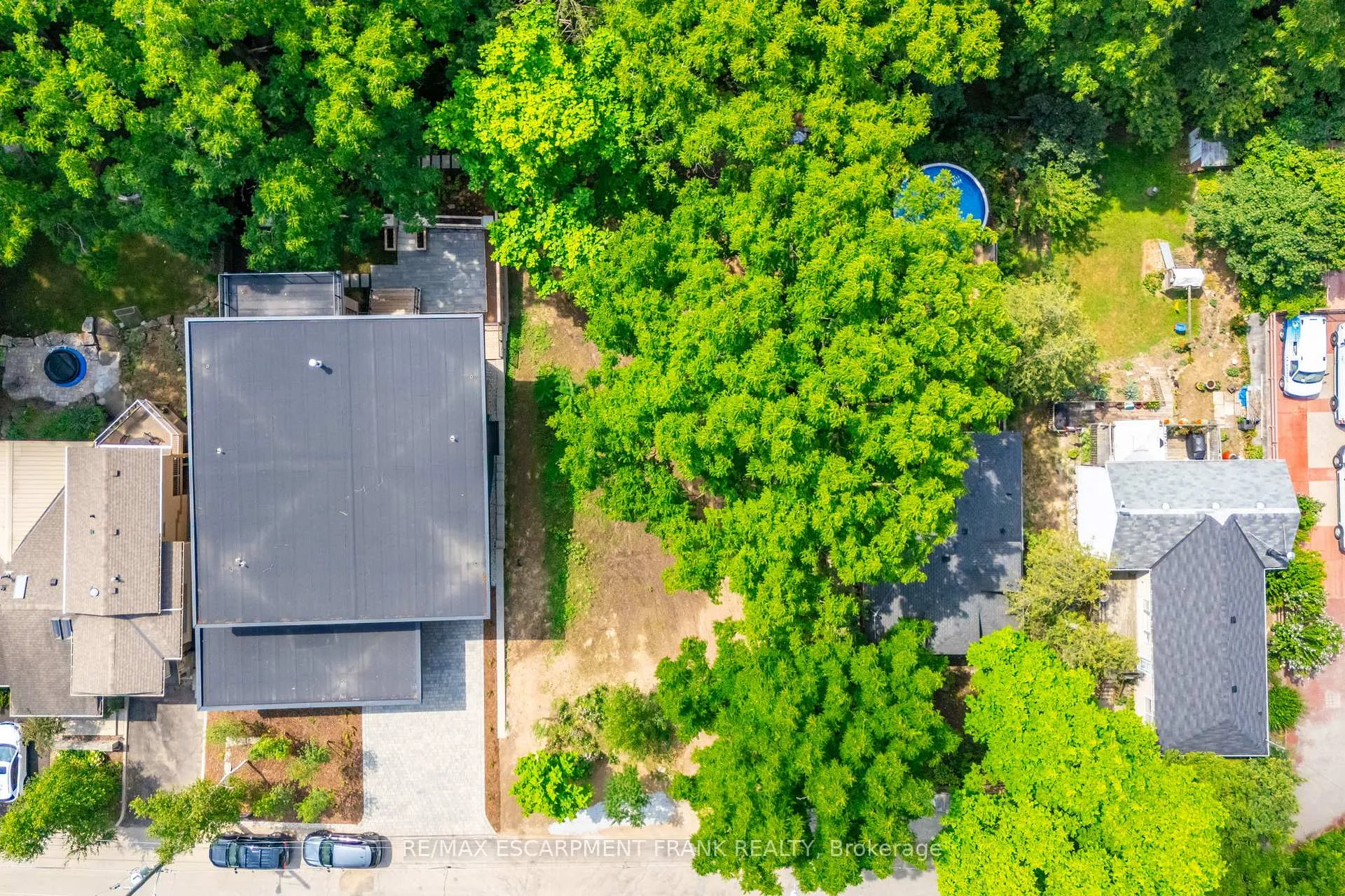 Photo 23 of 98 Alma Street, Hamilton, Cootes Paradise — HOMEH
