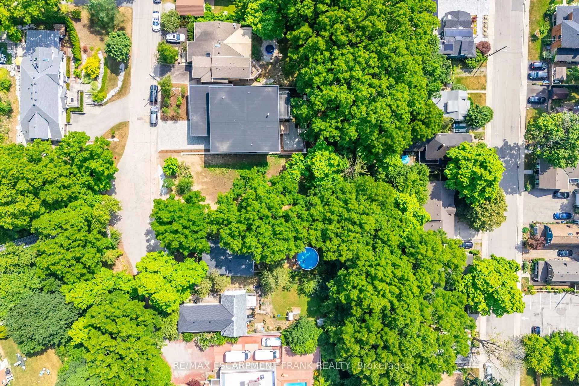 Photo 24 of 98 Alma Street, Hamilton, Cootes Paradise — HOMEH