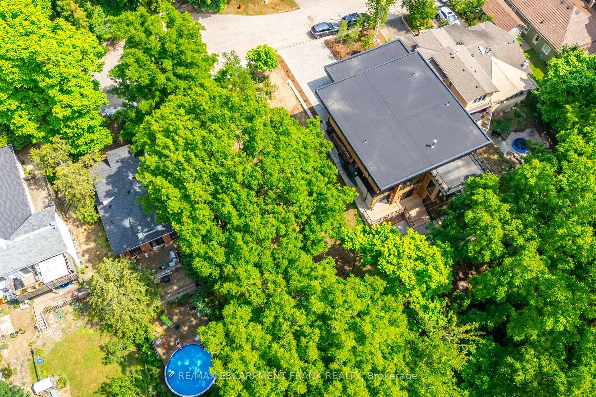 Photo 26 of 98 Alma Street, Hamilton, Cootes Paradise — HOMEH