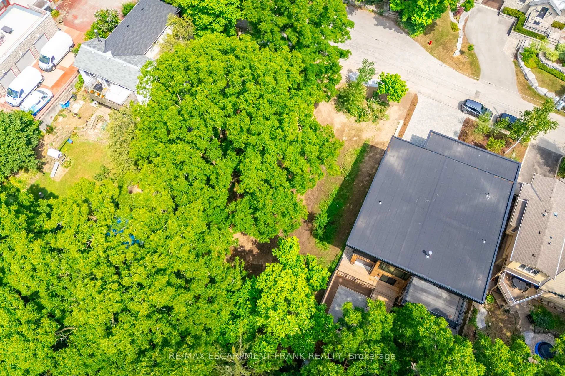 Photo 27 of 98 Alma Street, Hamilton, Cootes Paradise — HOMEH