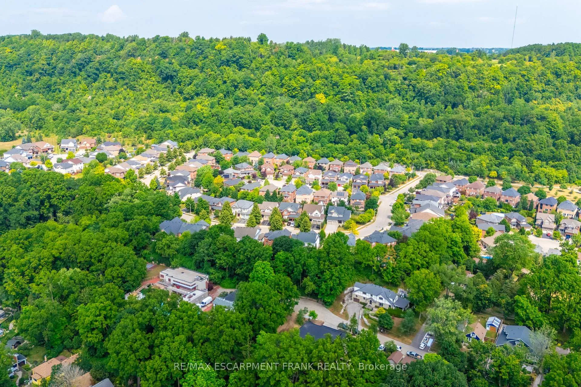 Photo 32 of 98 Alma Street, Hamilton, Cootes Paradise — HOMEH