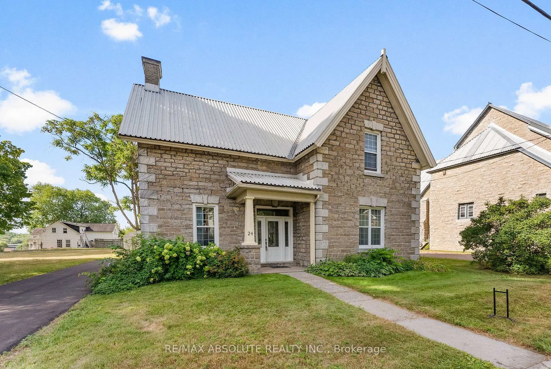 Photo 2 of 24 Ottawa Street, Arnprior — HOMEH