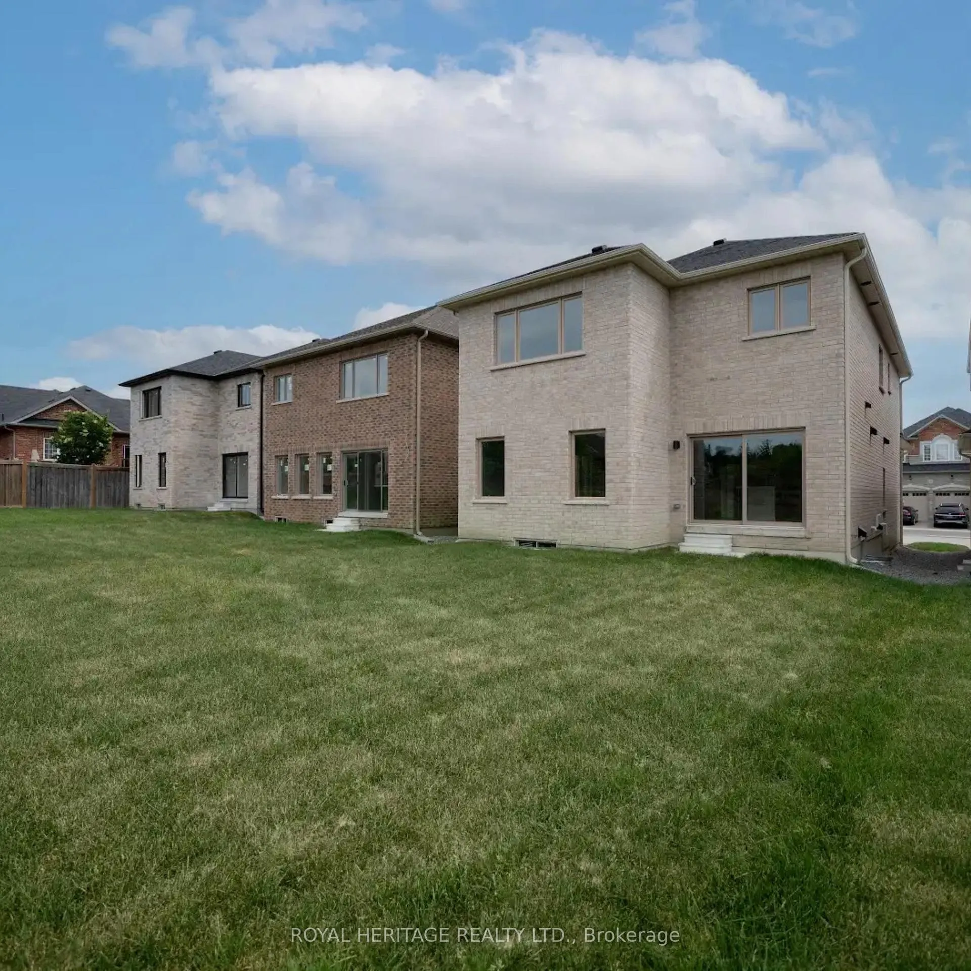 Photo 3 of 44 St Augustine Drive, Whitby, Brooklin — HOMEH