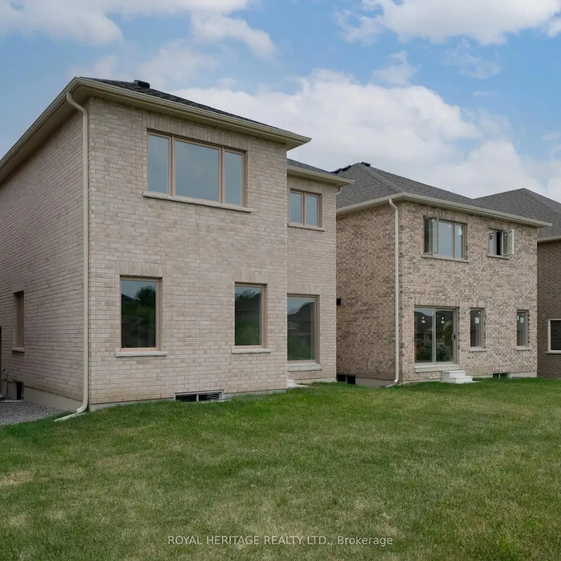 Photo 4 of 44 St Augustine Drive, Whitby, Brooklin — HOMEH