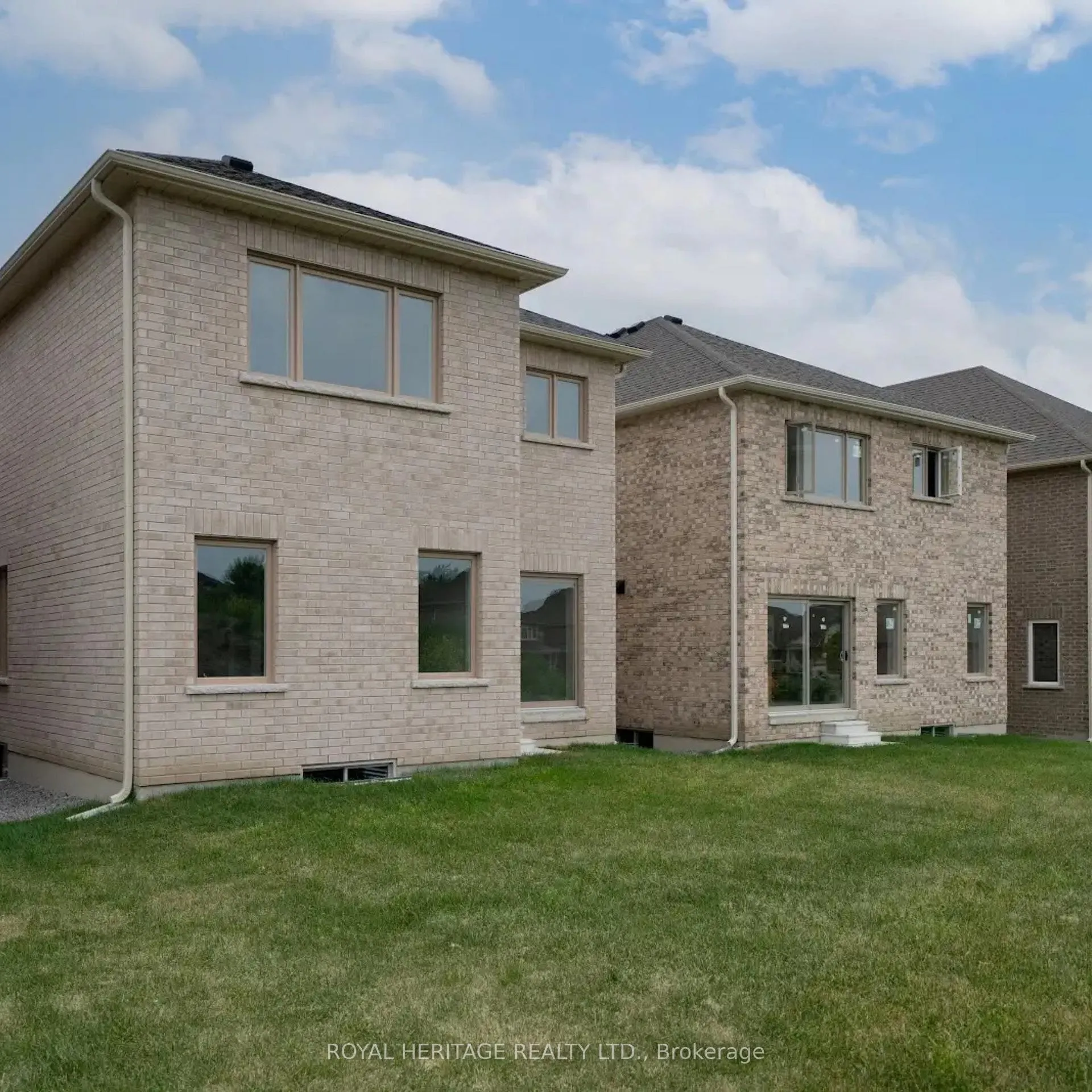 Photo 13 of 44 St Augustine Drive, Whitby, Brooklin — HOMEH