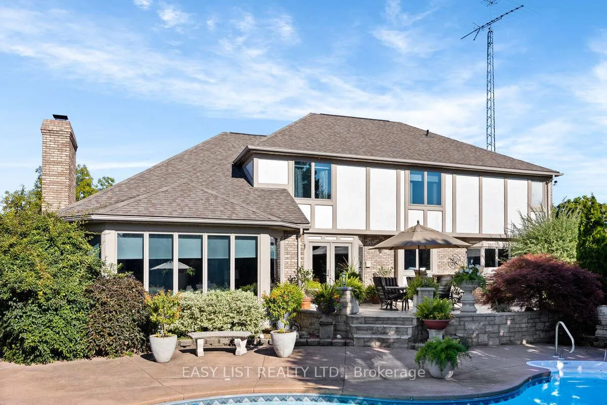 Photo 3 of 541 Kerr Crescent, Lakeshore — HOMEH