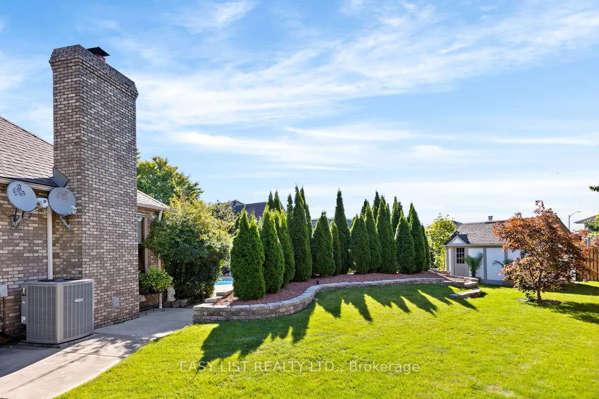 Photo 4 of 541 Kerr Crescent, Lakeshore — HOMEH