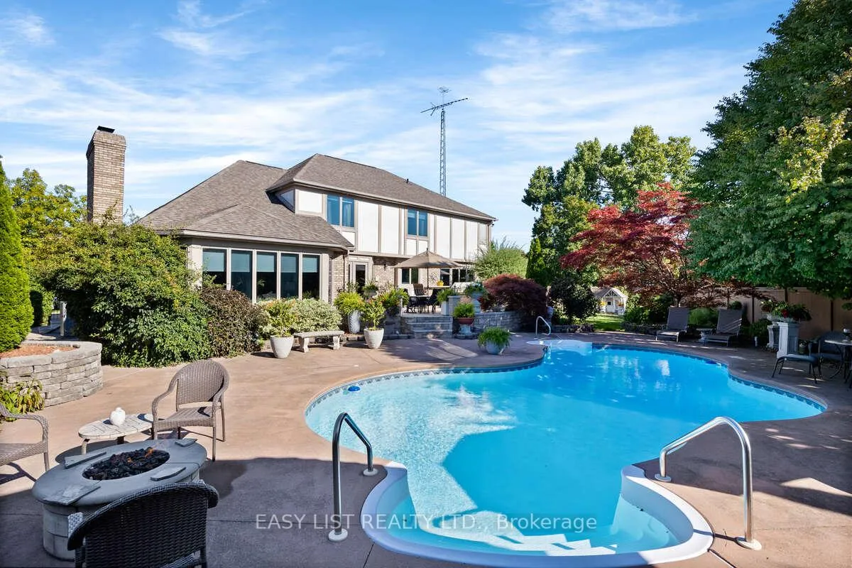 Photo 5 of 541 Kerr Crescent, Lakeshore — HOMEH