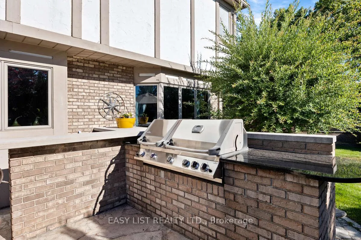 Photo 9 of 541 Kerr Crescent, Lakeshore — HOMEH