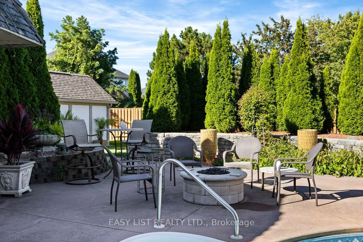 Photo 10 of 541 Kerr Crescent, Lakeshore — HOMEH