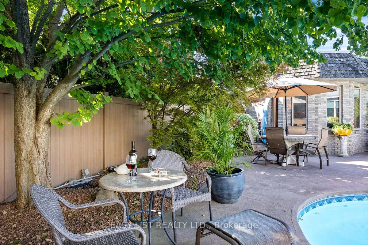 Photo 11 of 541 Kerr Crescent, Lakeshore — HOMEH