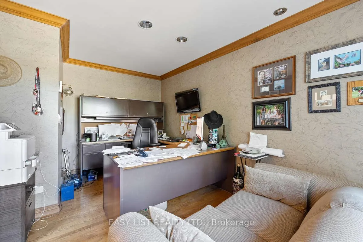 Photo 18 of 541 Kerr Crescent, Lakeshore — HOMEH