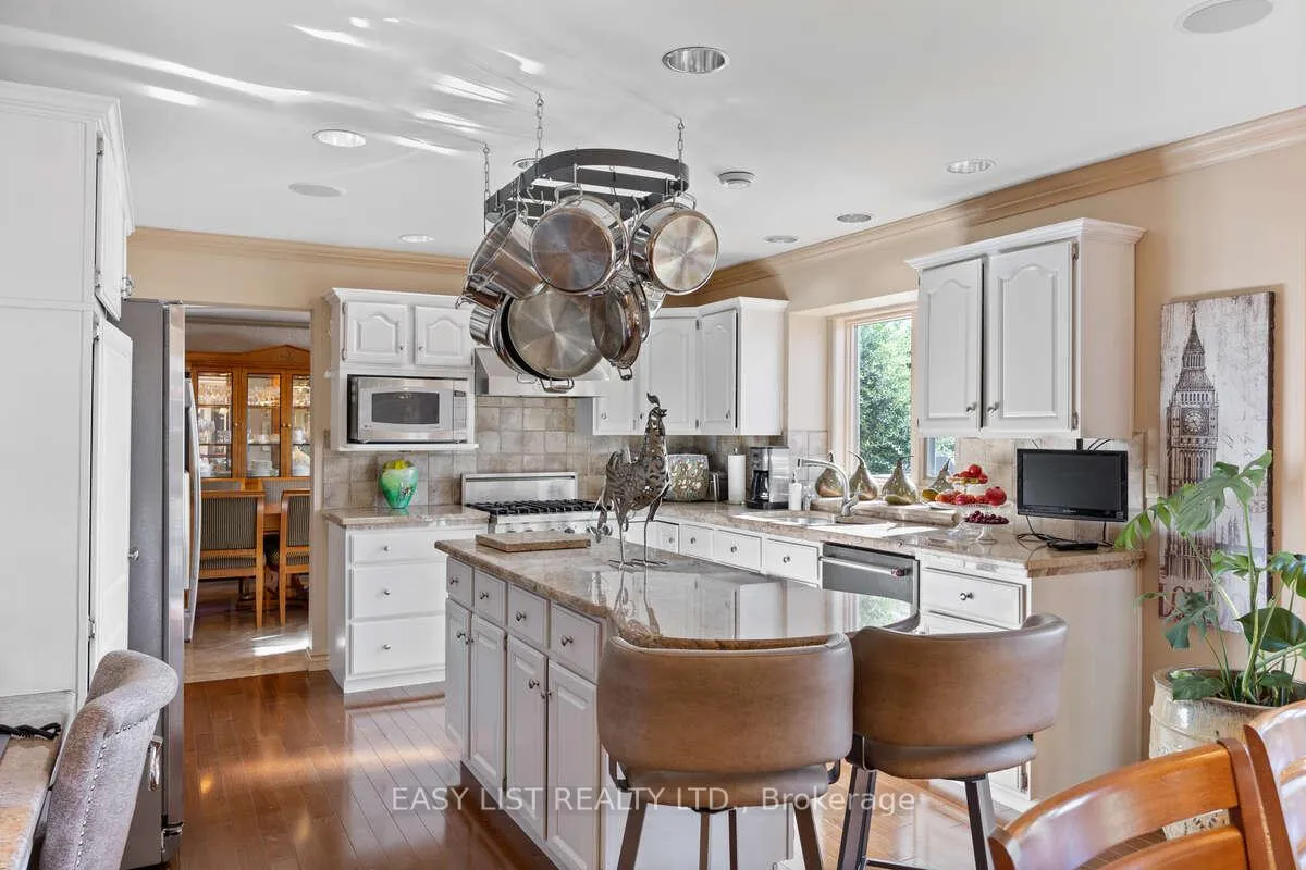 Photo 22 of 541 Kerr Crescent, Lakeshore — HOMEH
