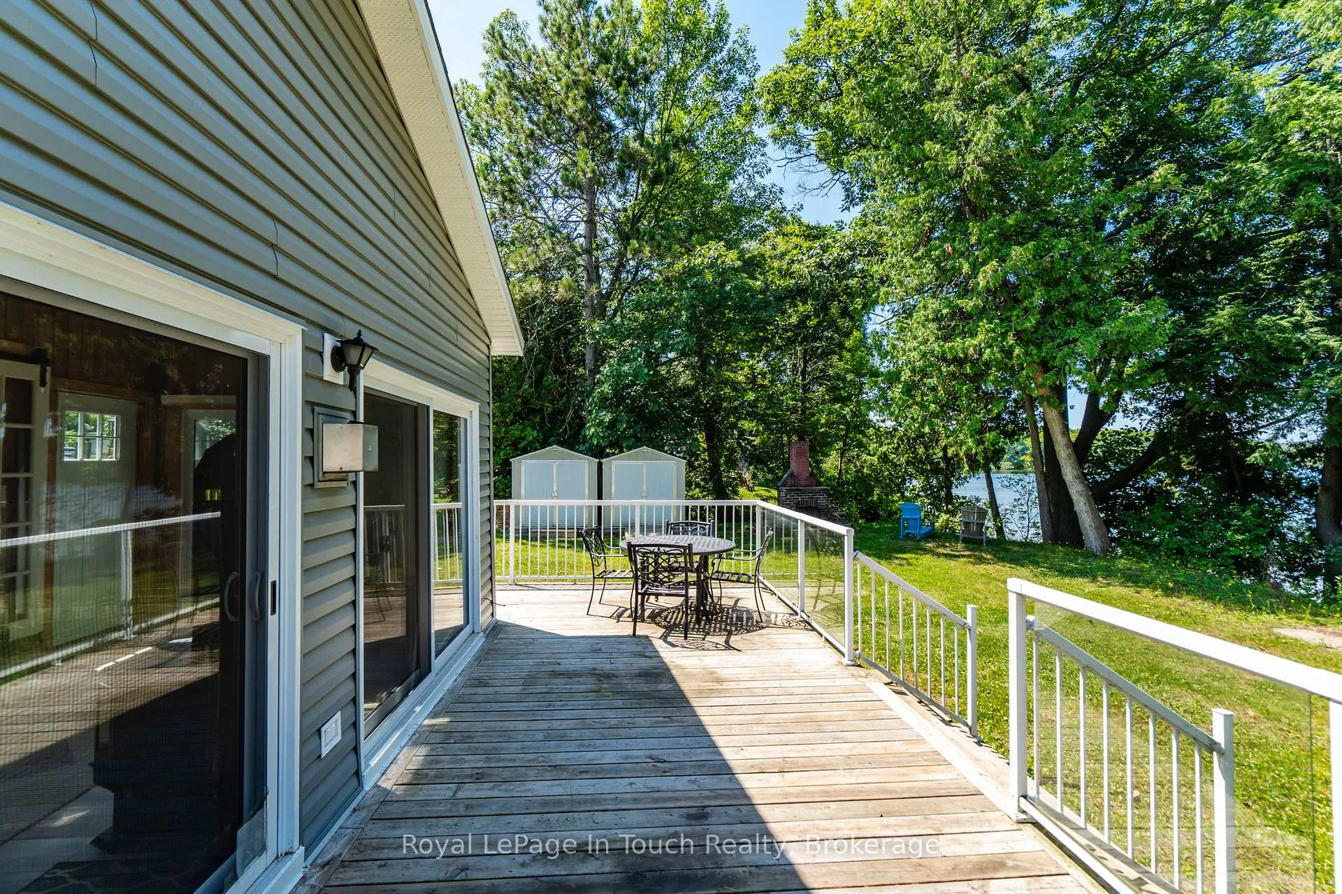 Photo 3 of 30 Lakeshore Road, Midland — HOMEH