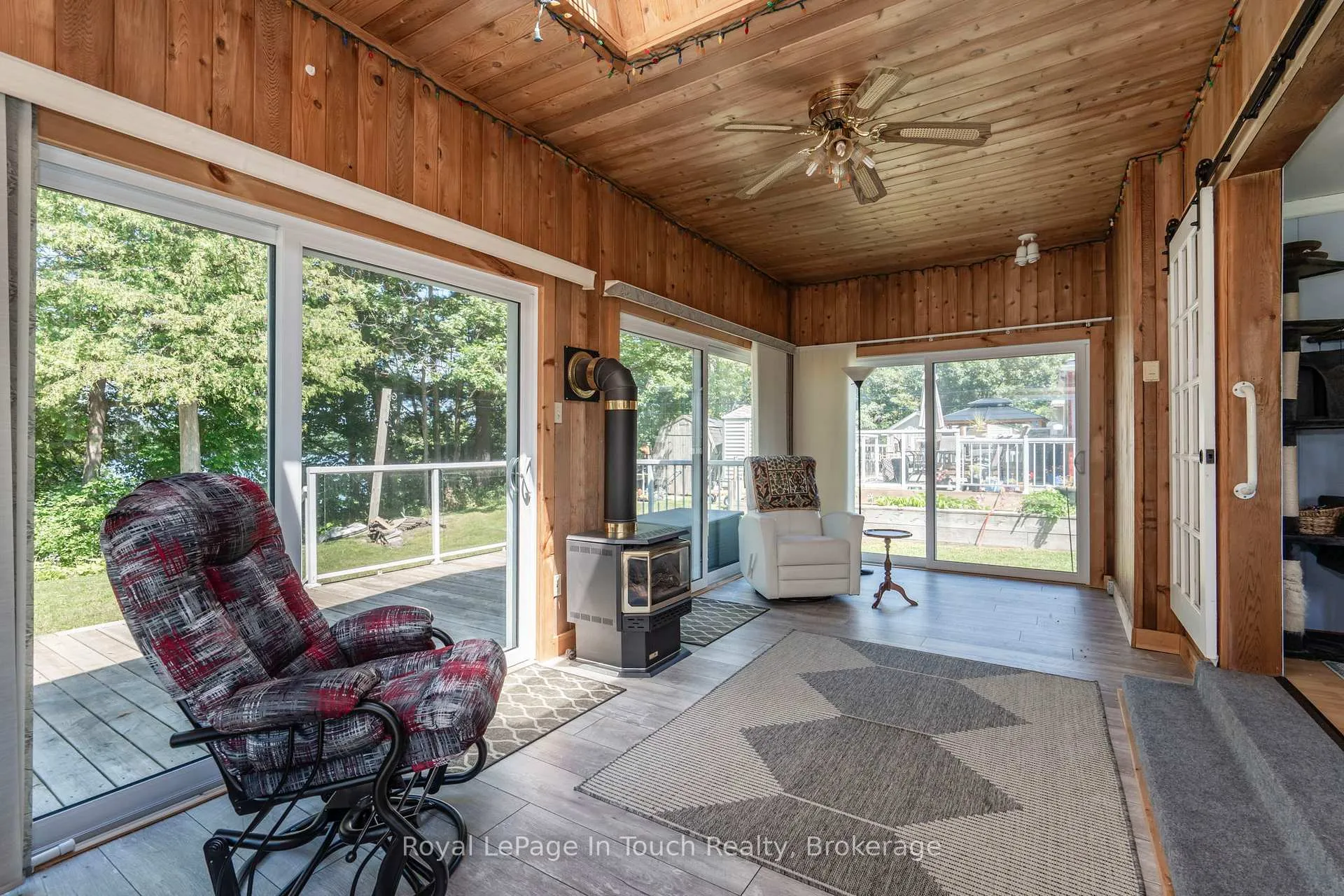 Photo 8 of 30 Lakeshore Road, Midland — HOMEH