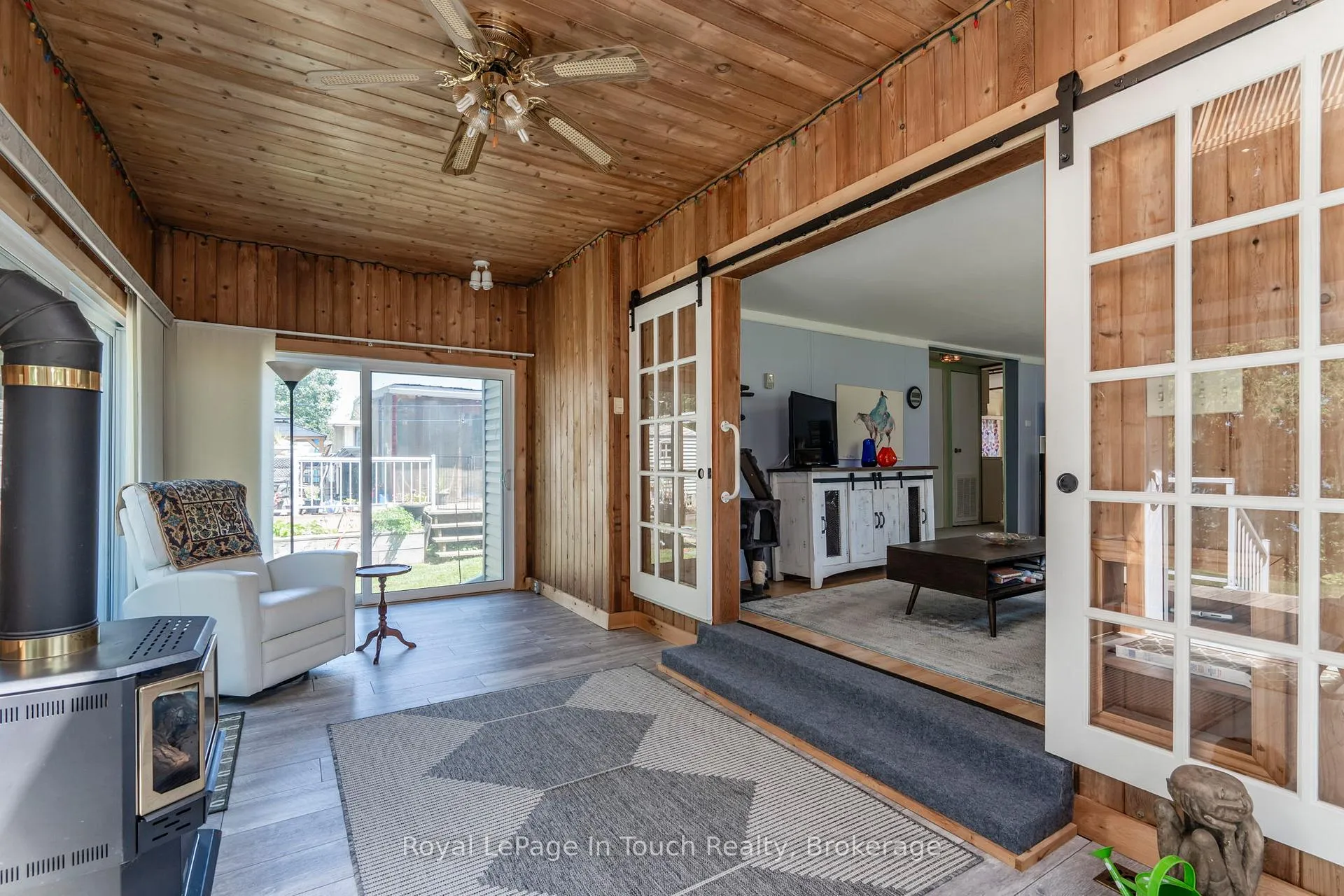Photo 9 of 30 Lakeshore Road, Midland — HOMEH