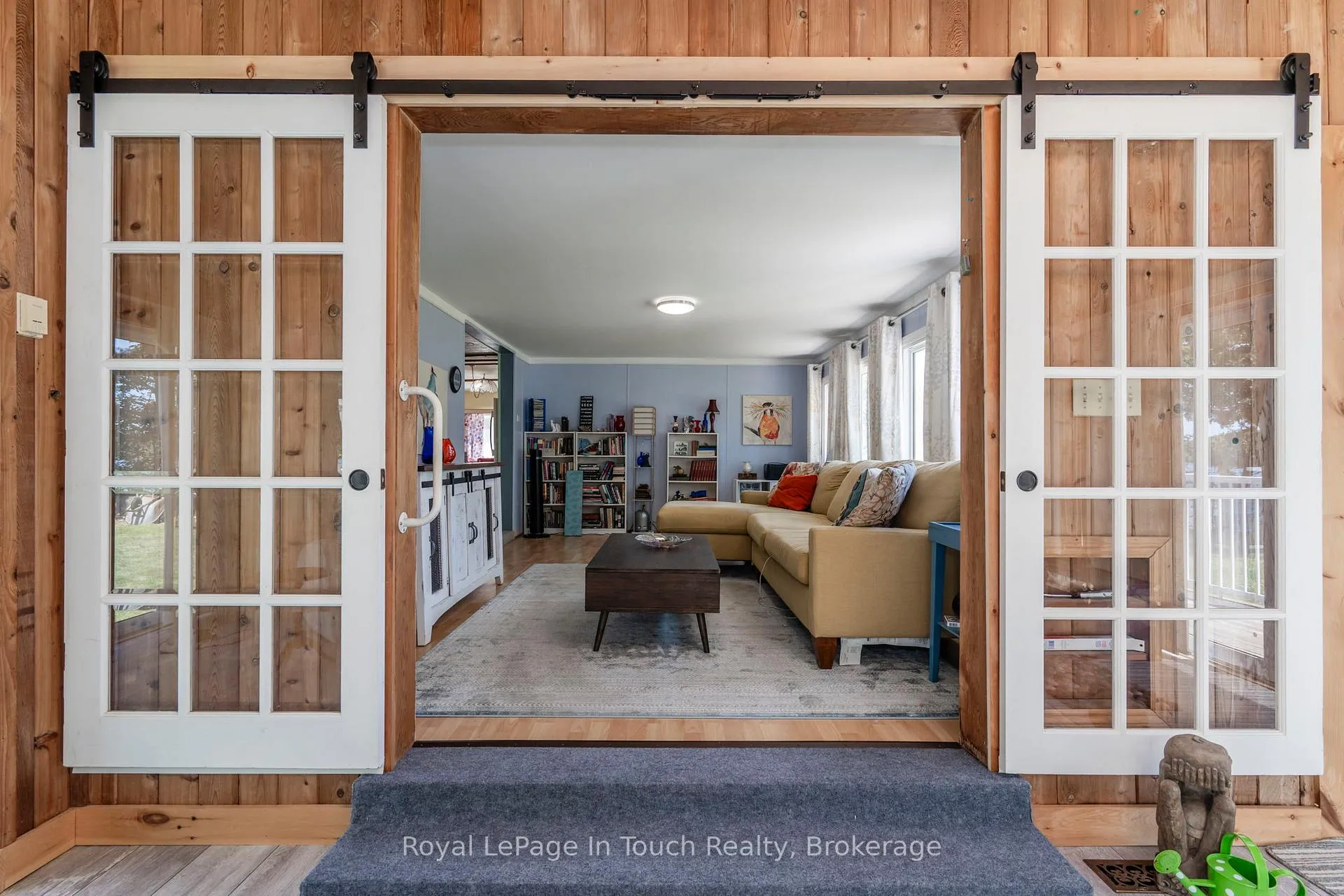 Photo 10 of 30 Lakeshore Road, Midland — HOMEH