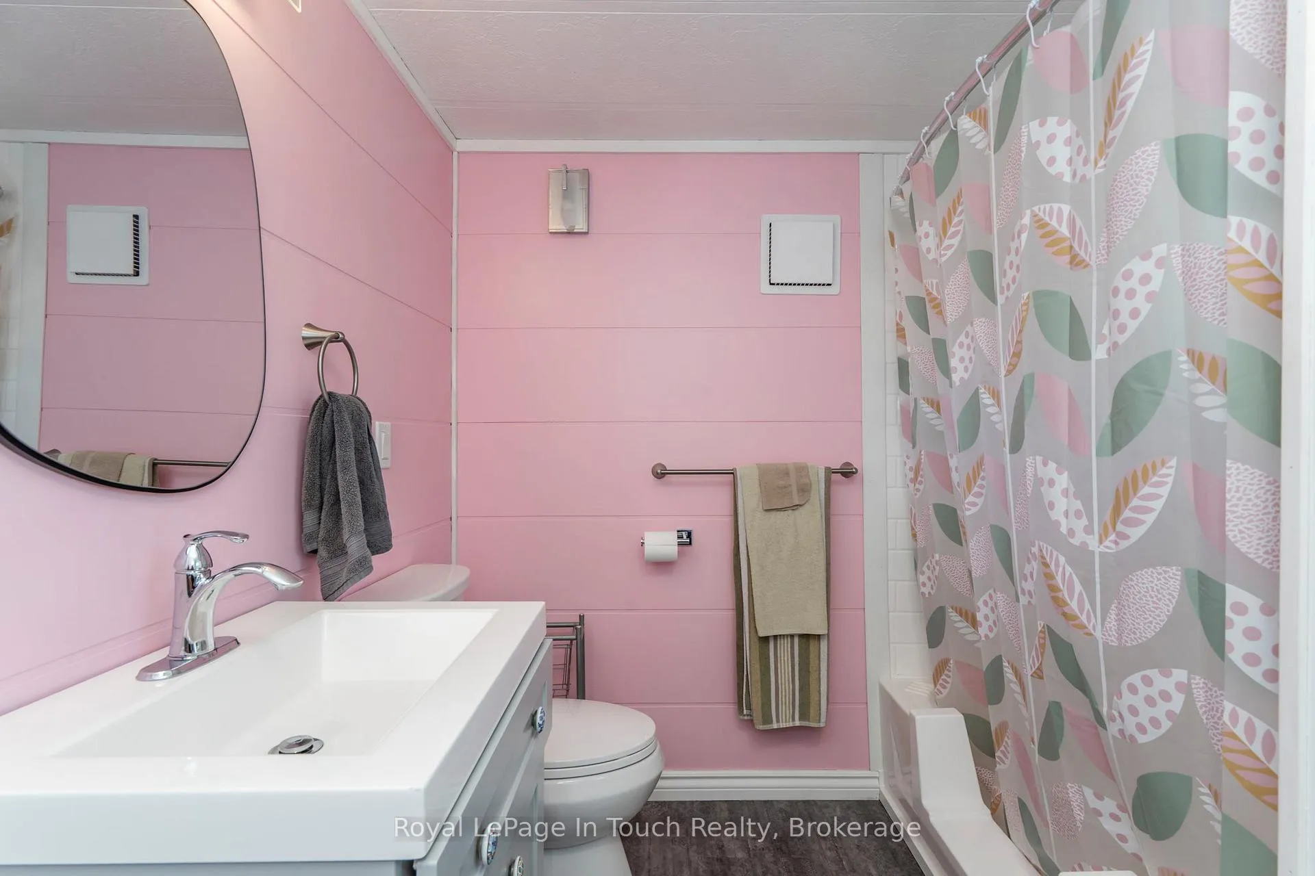 Photo 15 of 30 Lakeshore Road, Midland — HOMEH