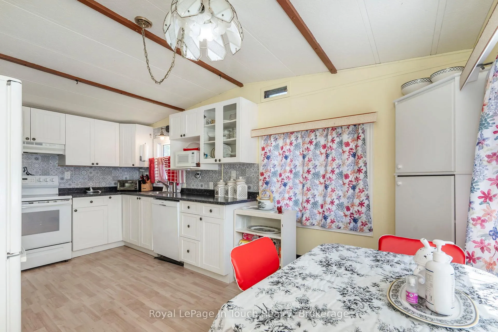 Photo 21 of 30 Lakeshore Road, Midland — HOMEH
