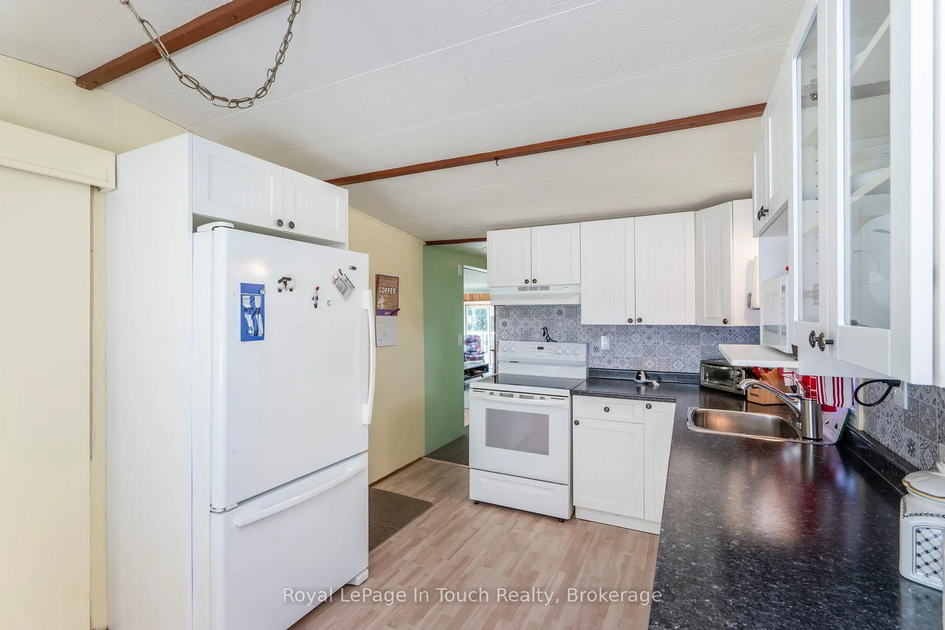 Photo 24 of 30 Lakeshore Road, Midland — HOMEH
