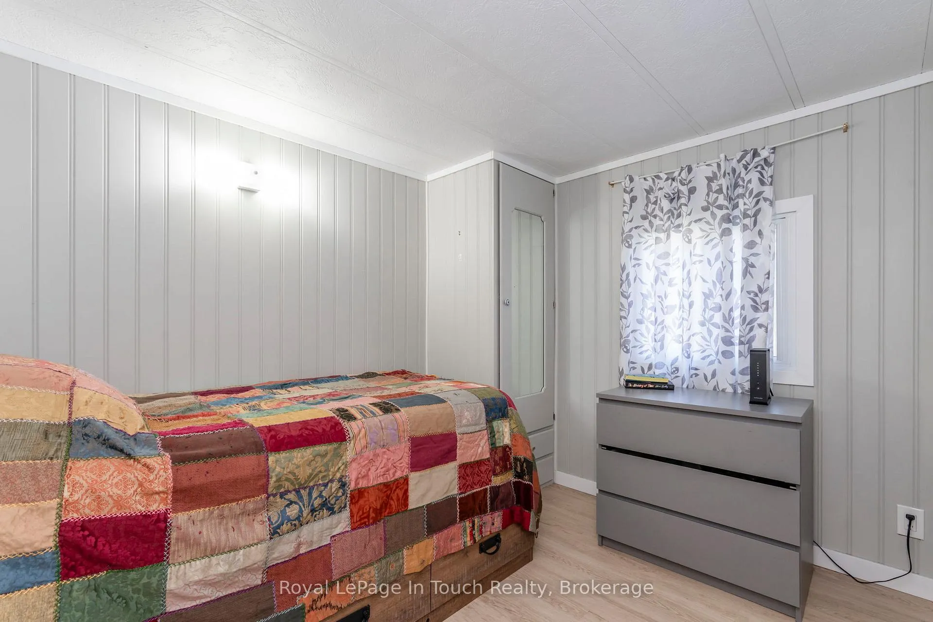 Photo 26 of 30 Lakeshore Road, Midland — HOMEH