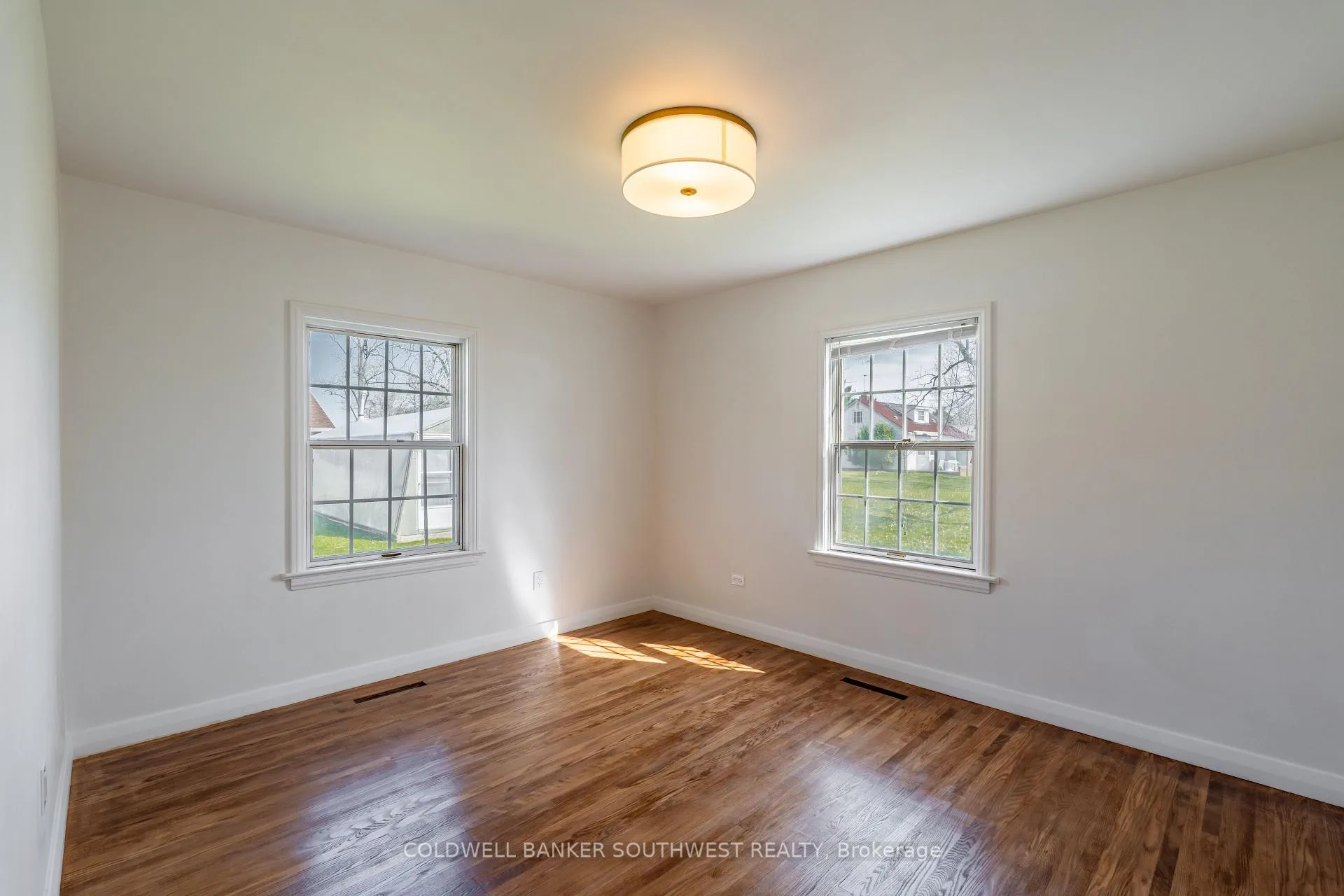 Photo 20 of 803 St. Clair Parkway, St. Clair — HOMEH