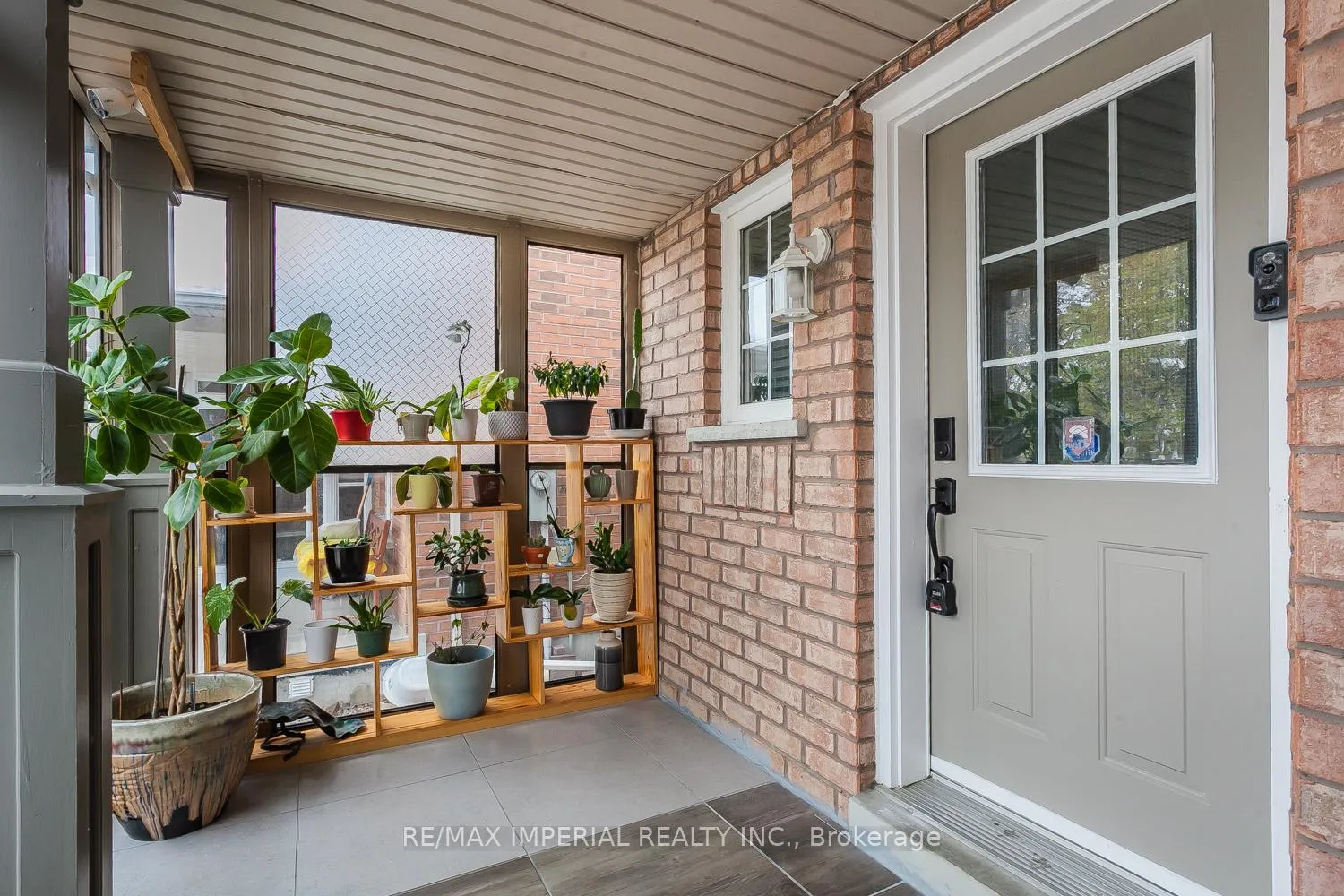 Photo 2 of 85 Maple Ridge Crescent E, Markham, Greensborough — HOMEH