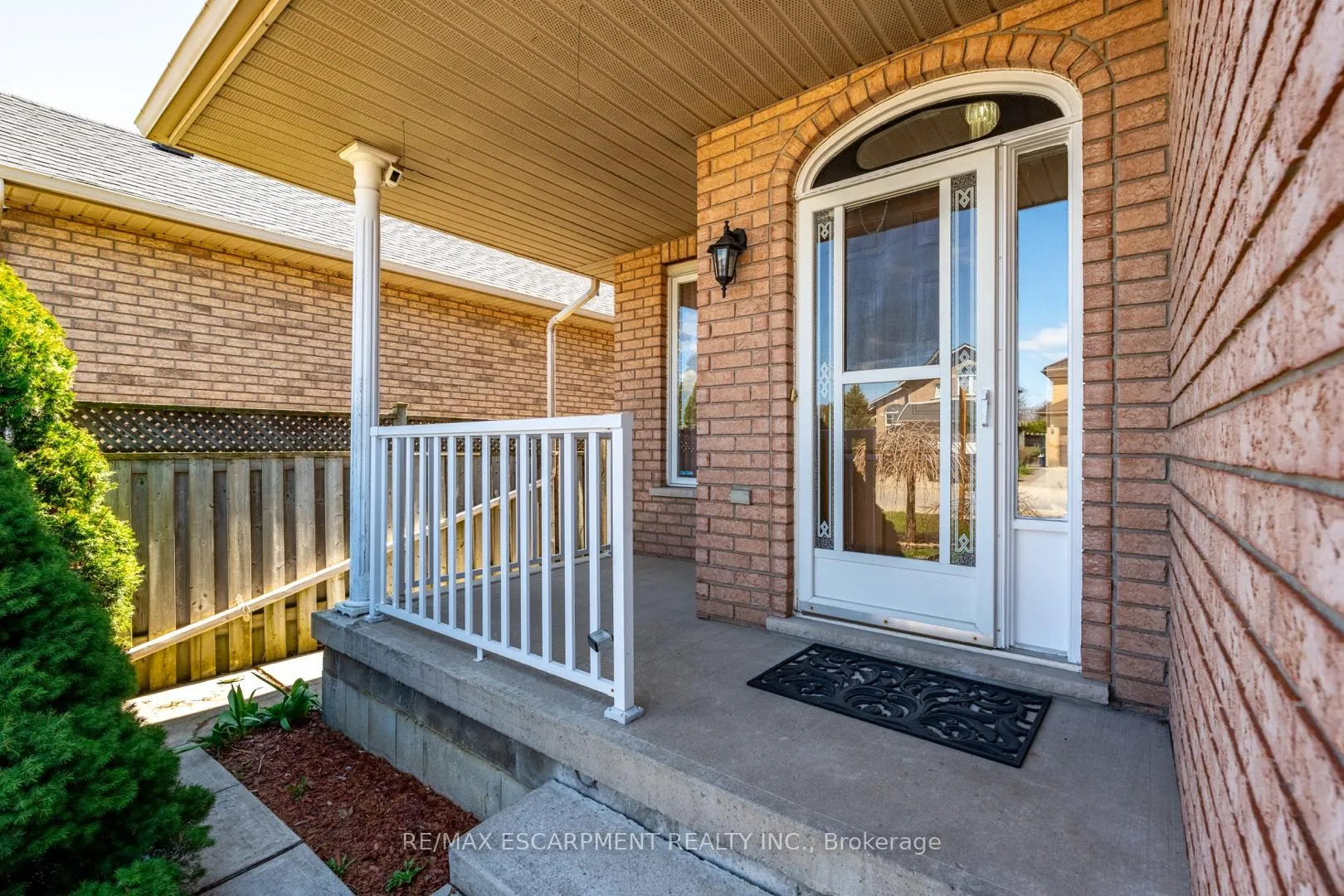 Photo 4 of 3 Resolute Drive, Hamilton, Crerar — HOMEH