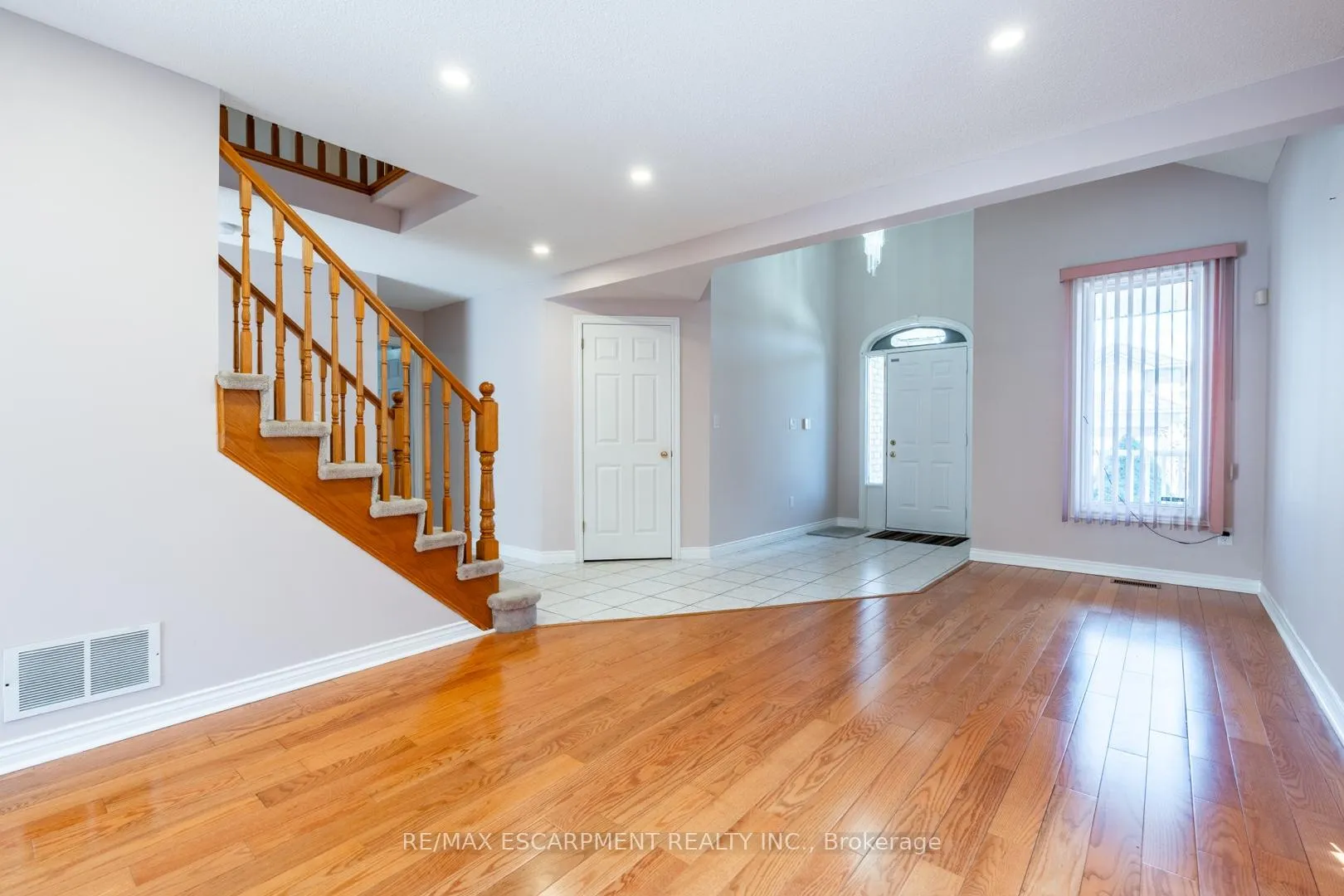 Photo 7 of 3 Resolute Drive, Hamilton, Crerar — HOMEH