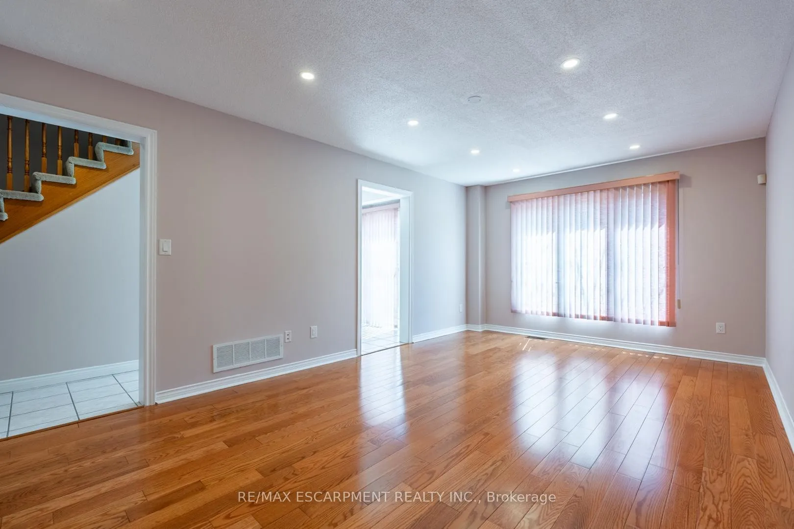 Photo 8 of 3 Resolute Drive, Hamilton, Crerar — HOMEH