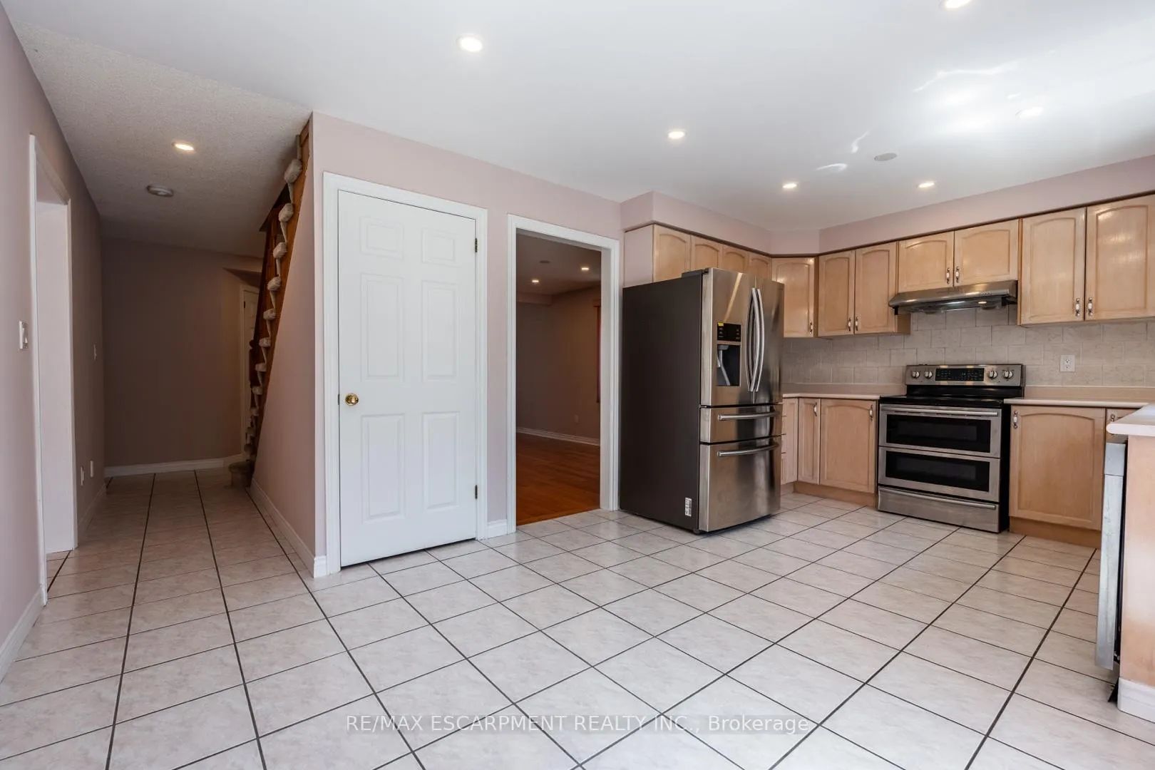 Photo 11 of 3 Resolute Drive, Hamilton, Crerar — HOMEH