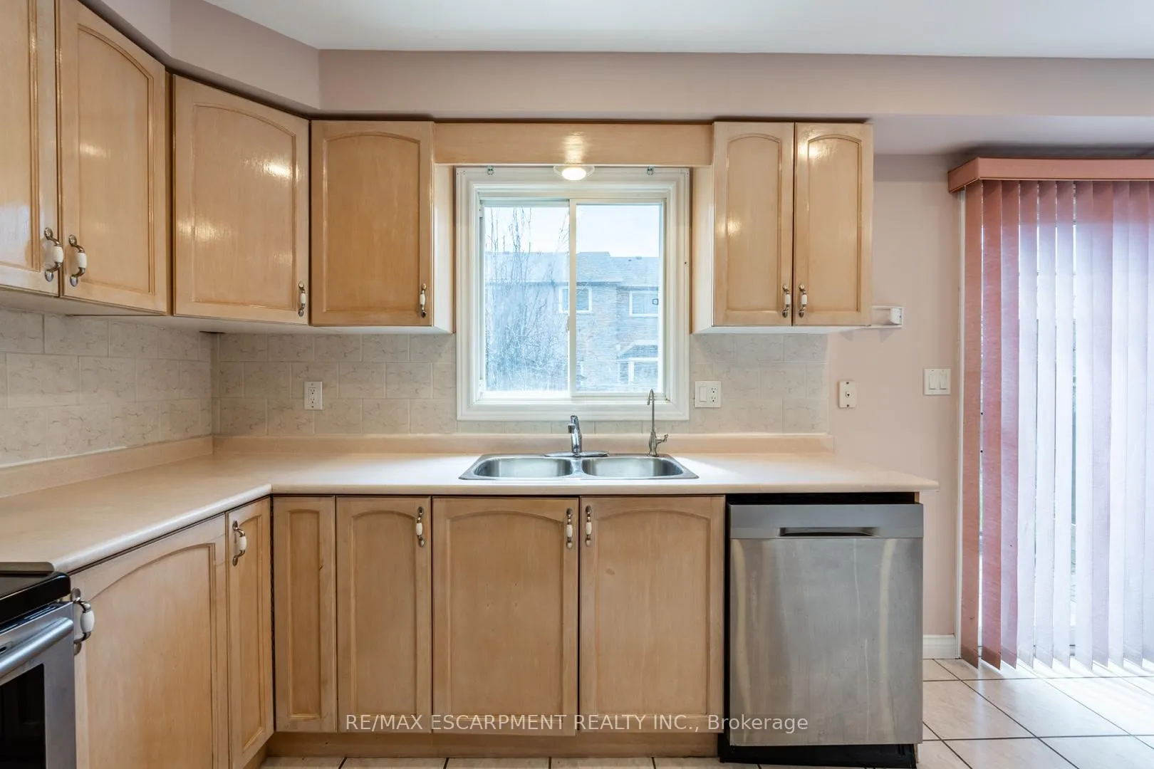 Photo 15 of 3 Resolute Drive, Hamilton, Crerar — HOMEH
