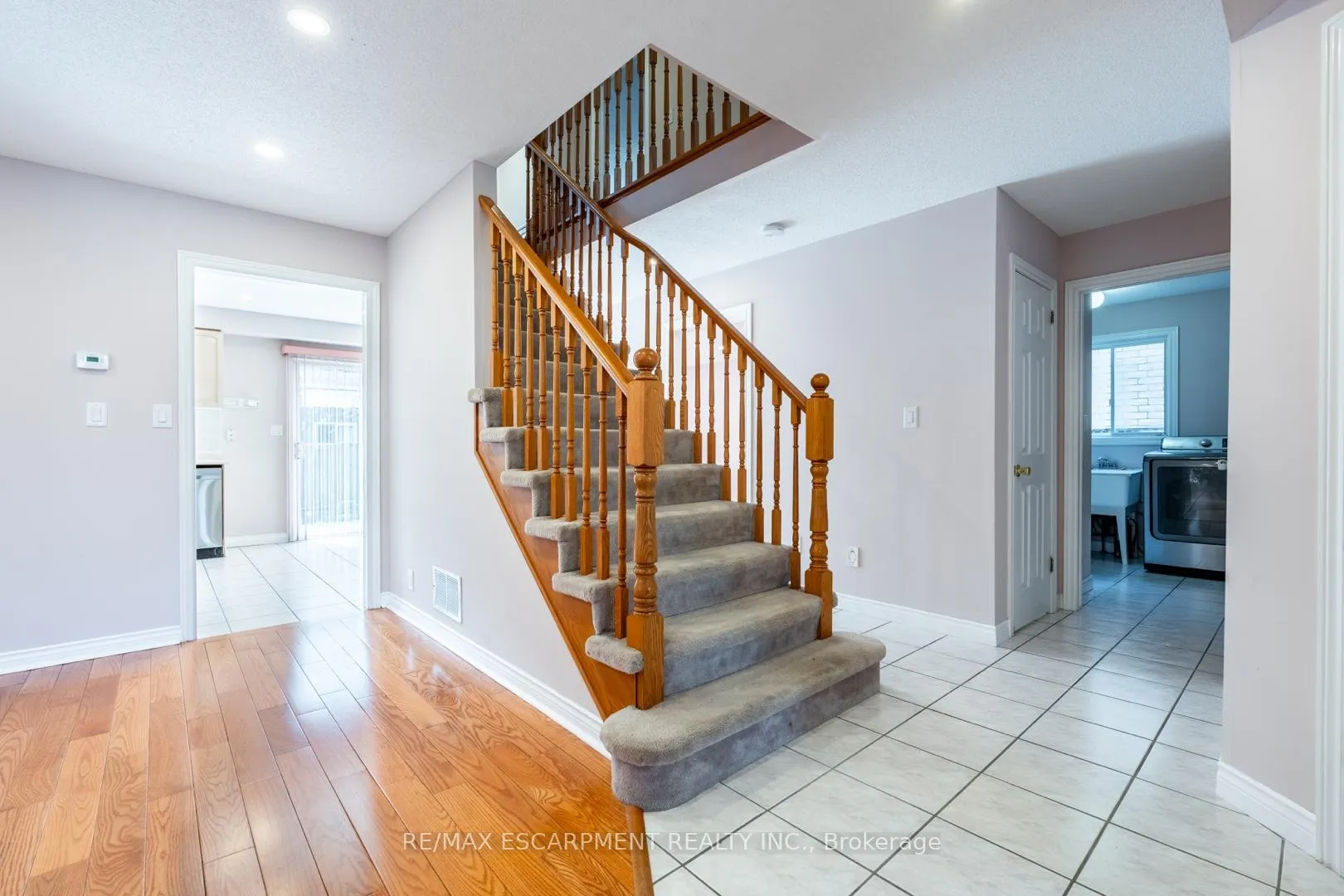 Photo 16 of 3 Resolute Drive, Hamilton, Crerar — HOMEH