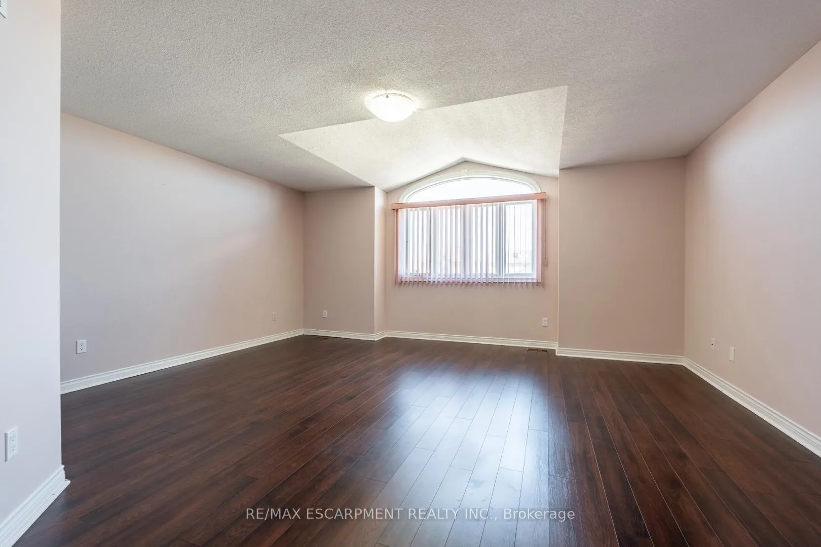 Photo 21 of 3 Resolute Drive, Hamilton, Crerar — HOMEH