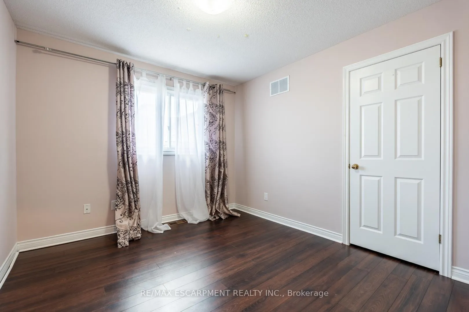 Photo 31 of 3 Resolute Drive, Hamilton, Crerar — HOMEH