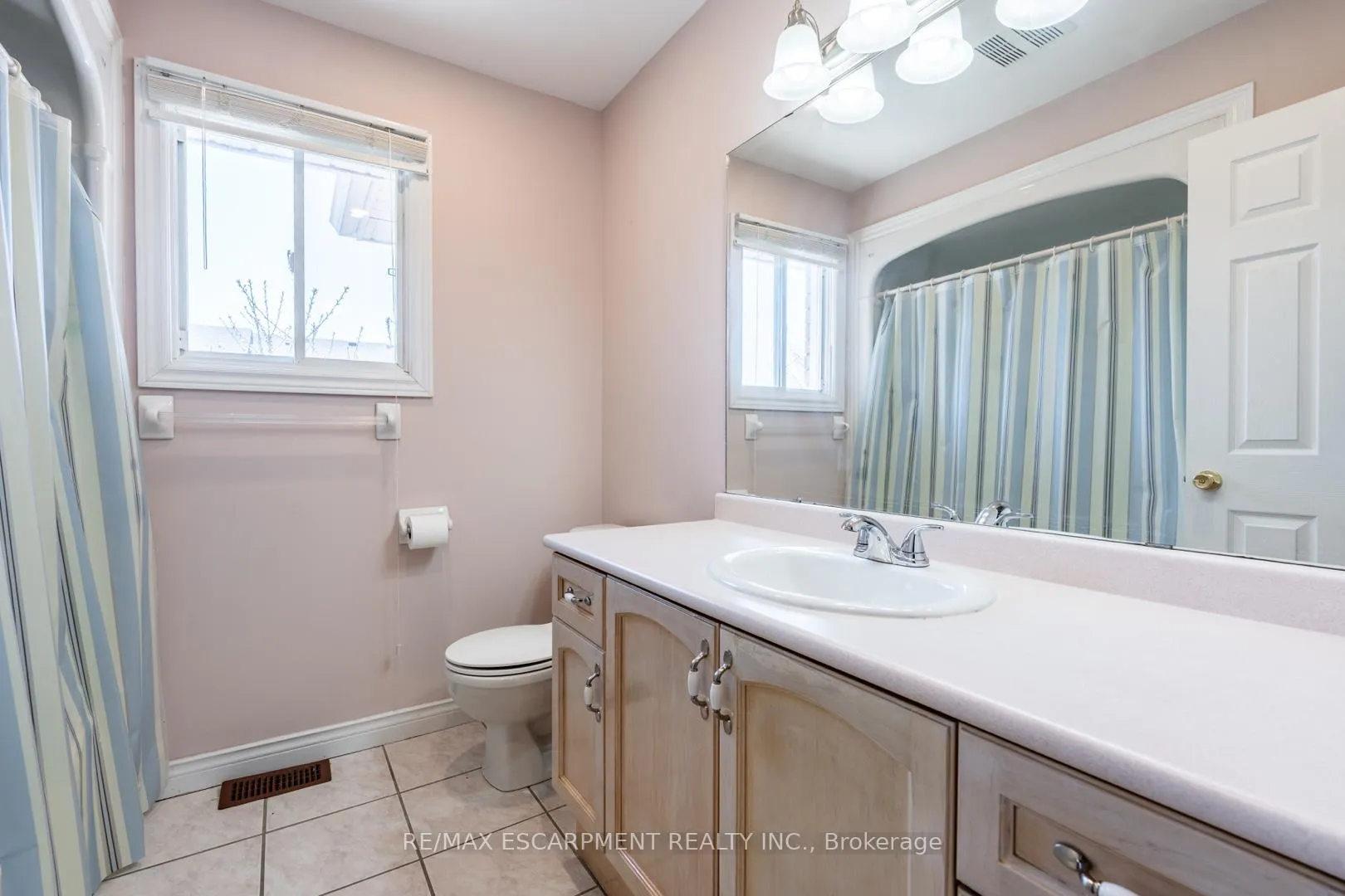 Photo 33 of 3 Resolute Drive, Hamilton, Crerar — HOMEH
