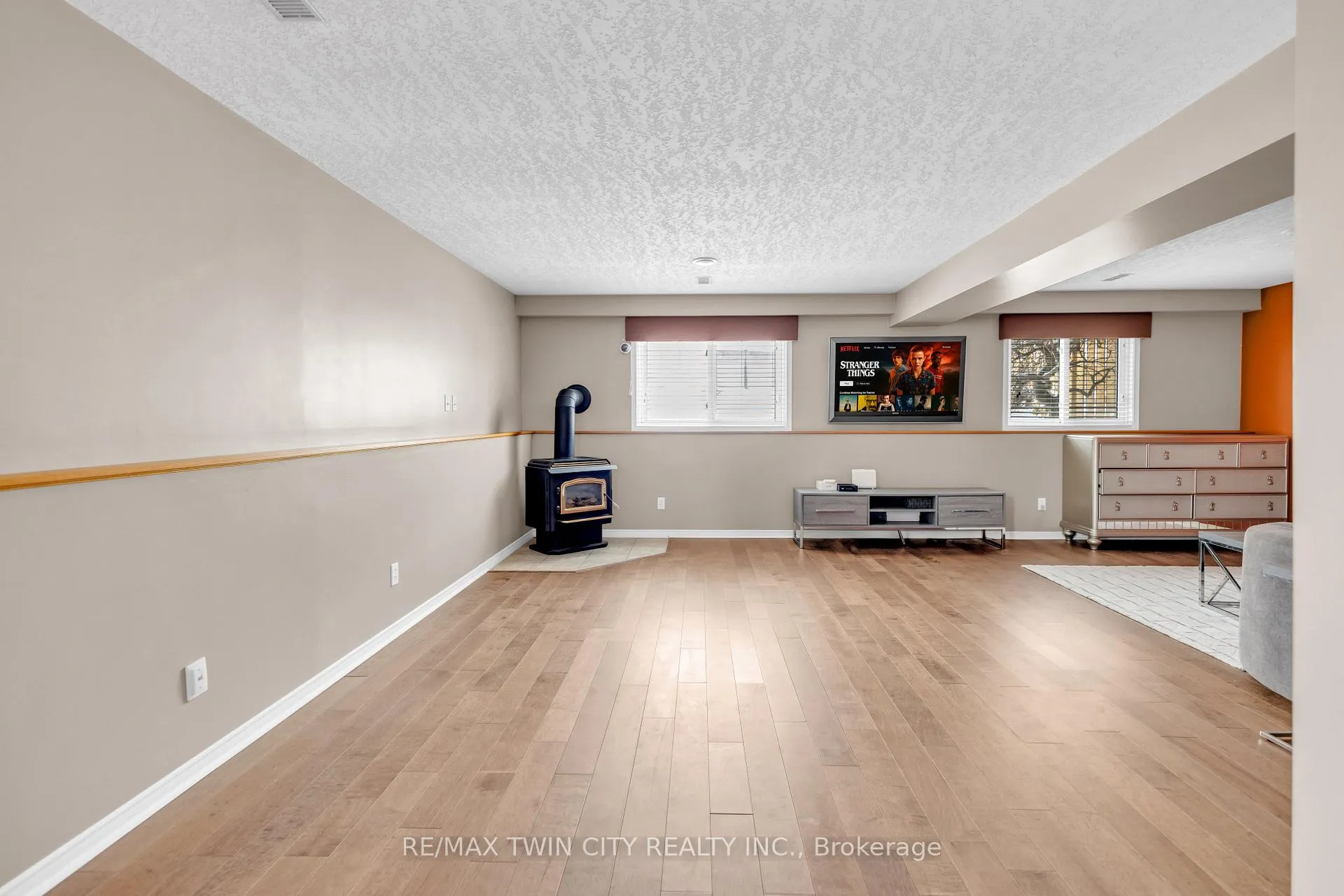Photo 3 of 28 Ridgeway Crescent, Kitchener — HOMEH