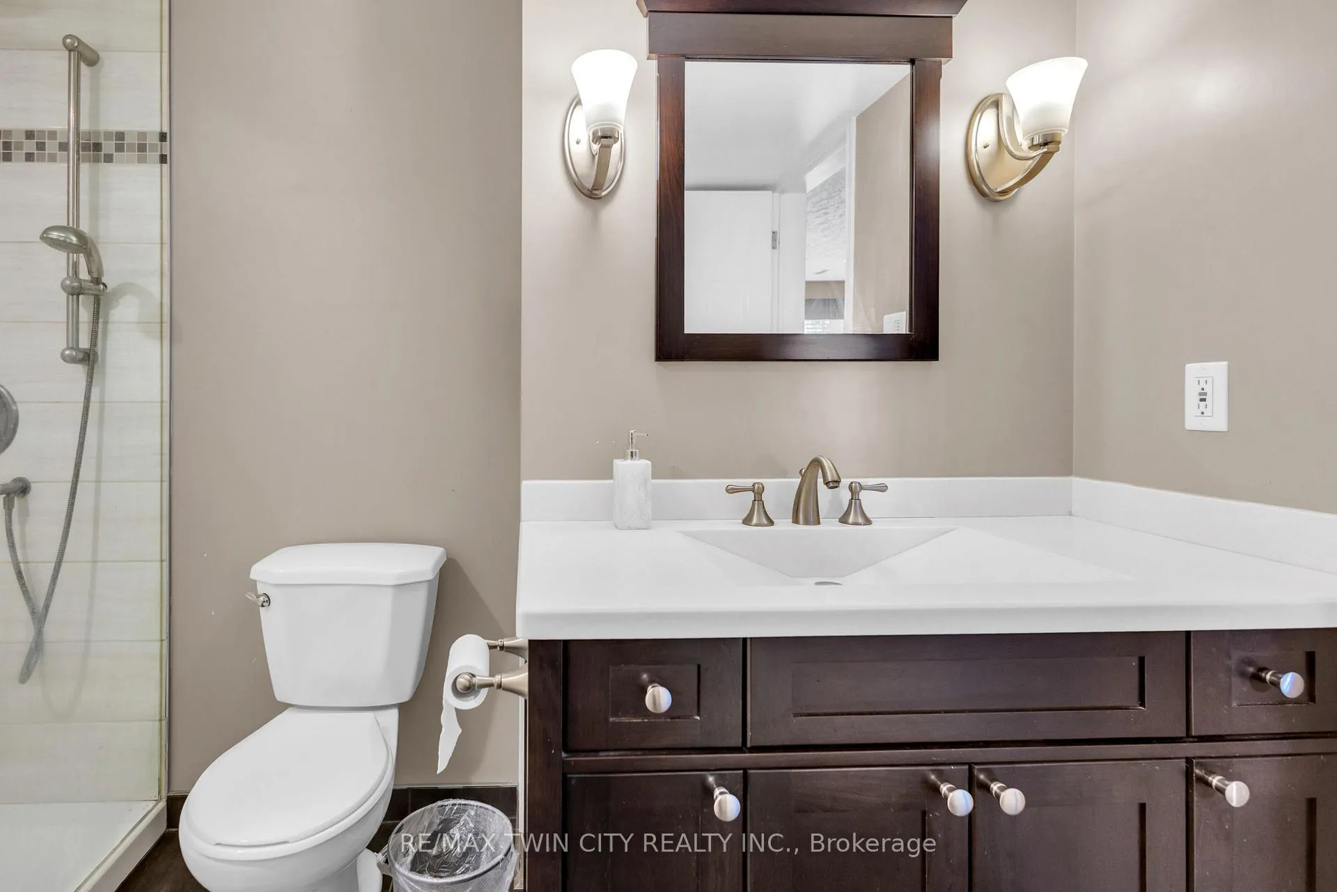 Photo 8 of 28 Ridgeway Crescent, Kitchener — HOMEH