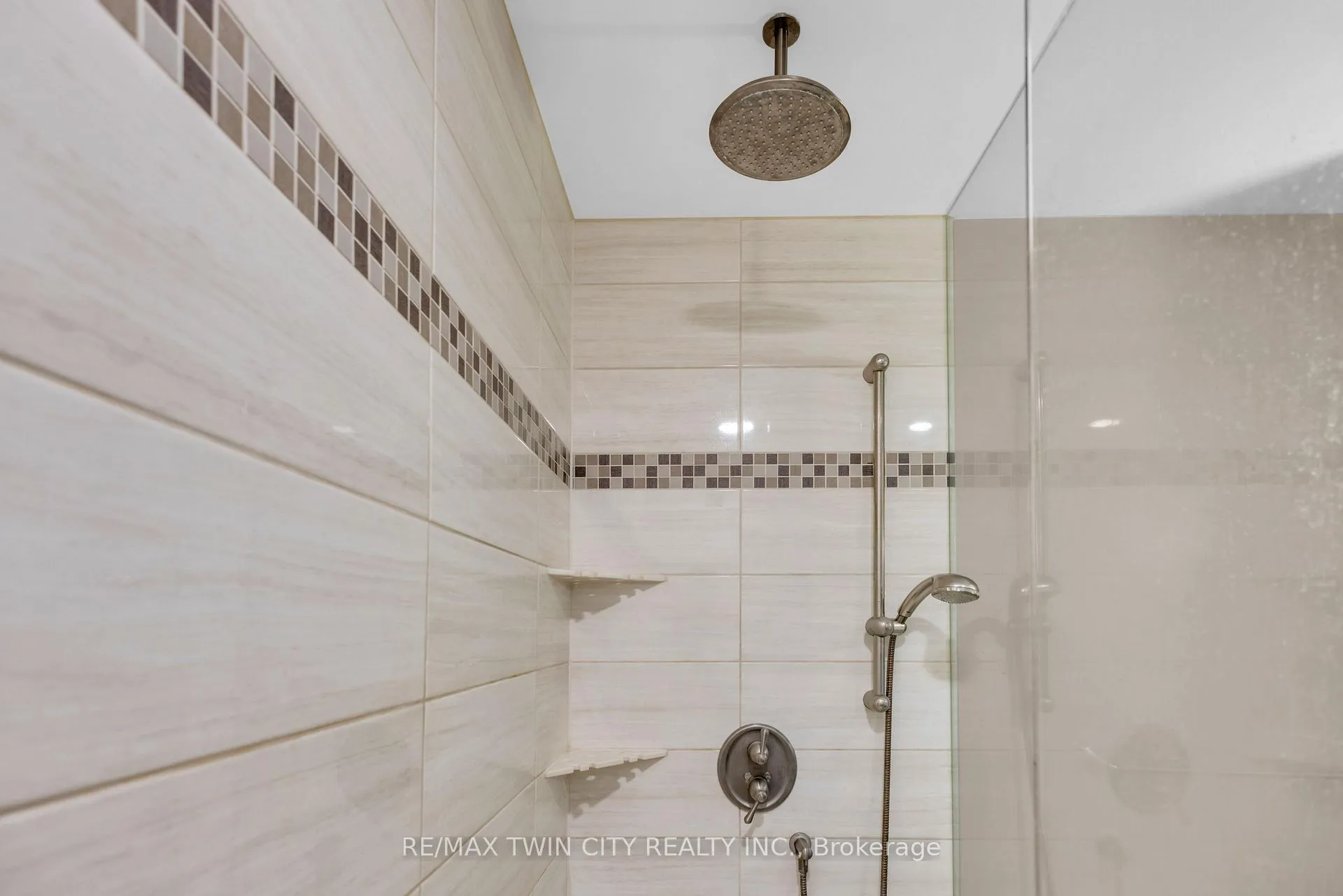 Photo 9 of 28 Ridgeway Crescent, Kitchener — HOMEH