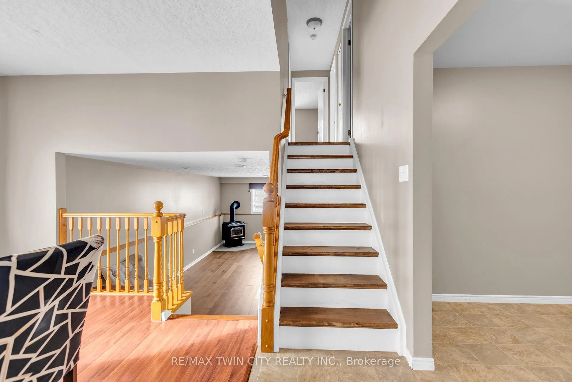 Photo 15 of 28 Ridgeway Crescent, Kitchener — HOMEH