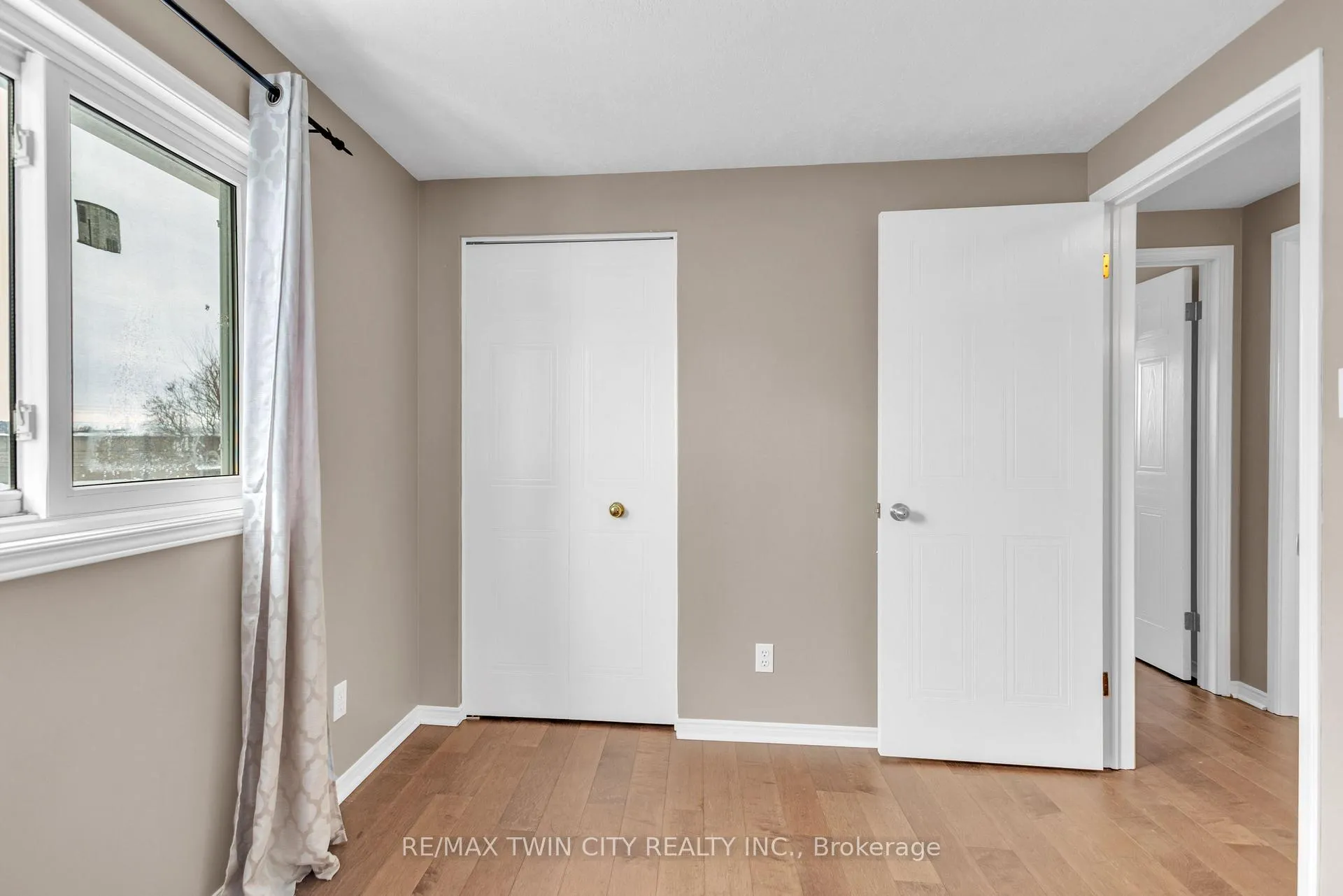 Photo 22 of 28 Ridgeway Crescent, Kitchener — HOMEH