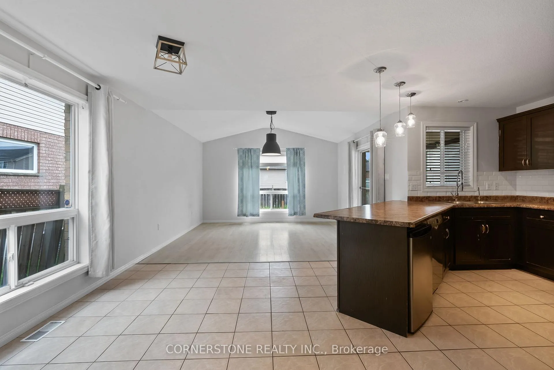 Photo 6 of 124 Fleming Way, Shelburne — HOMEH