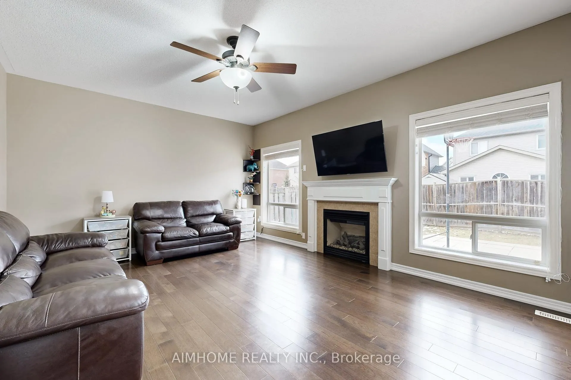 Photo 9 of 8 Brookhurst Avenue, Georgina, Keswick South — HOMEH